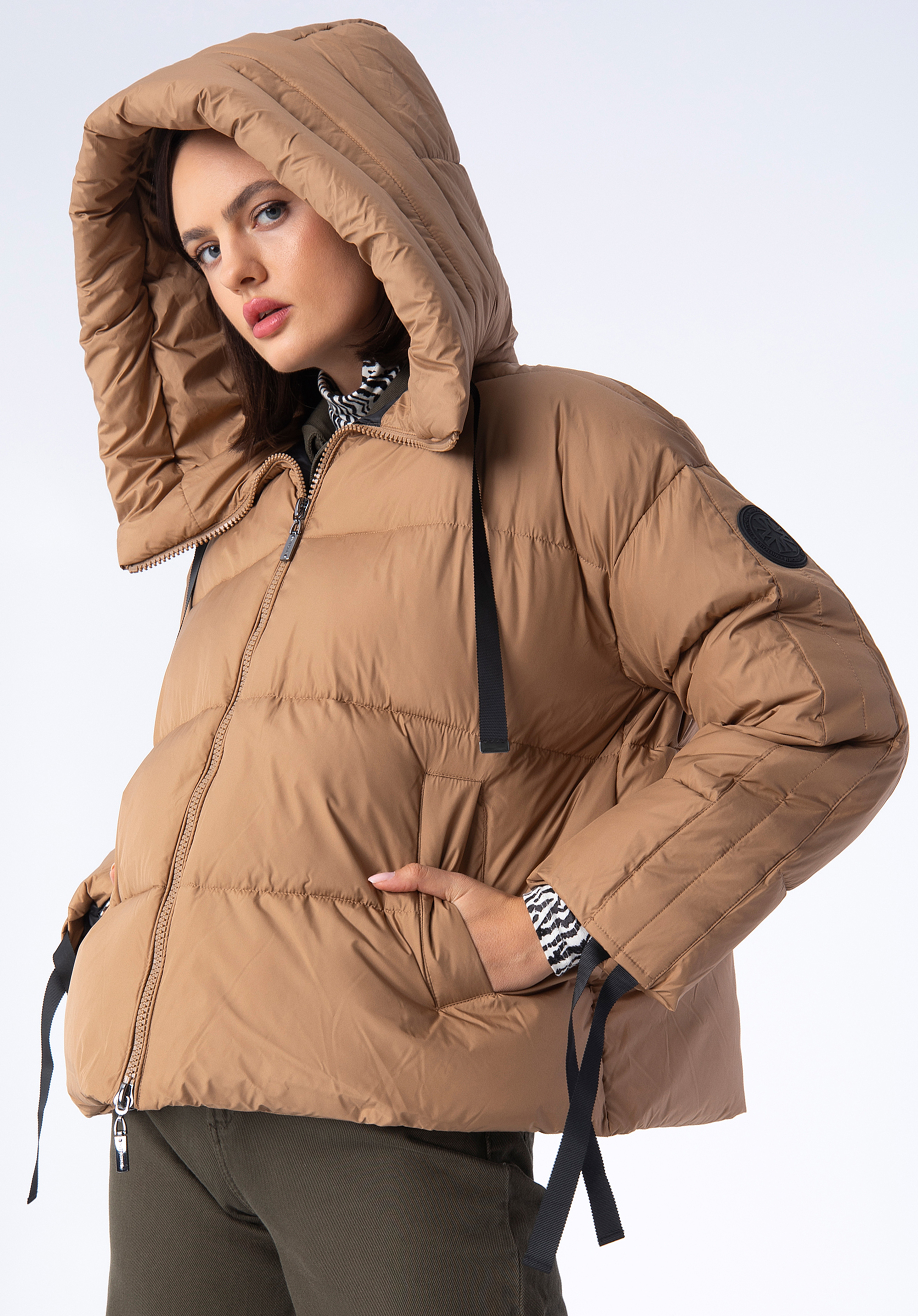 Steppjacke für Damen mit Strickbündchen an den Ärmeln - Oversize, hellbraun, 97-9D-401-G-L, Bild 1