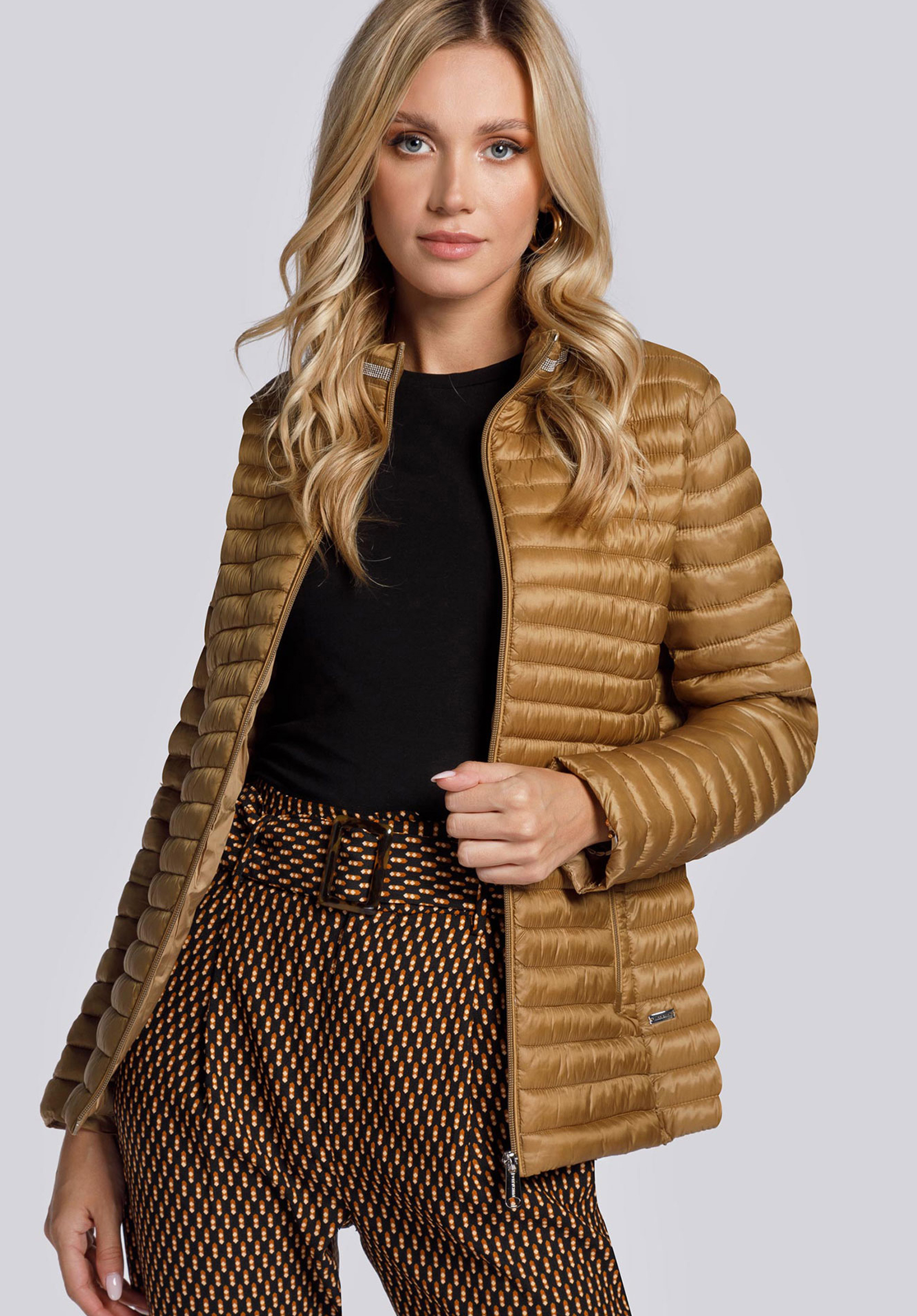 Steppjacke mit dekorativem Stehkragen