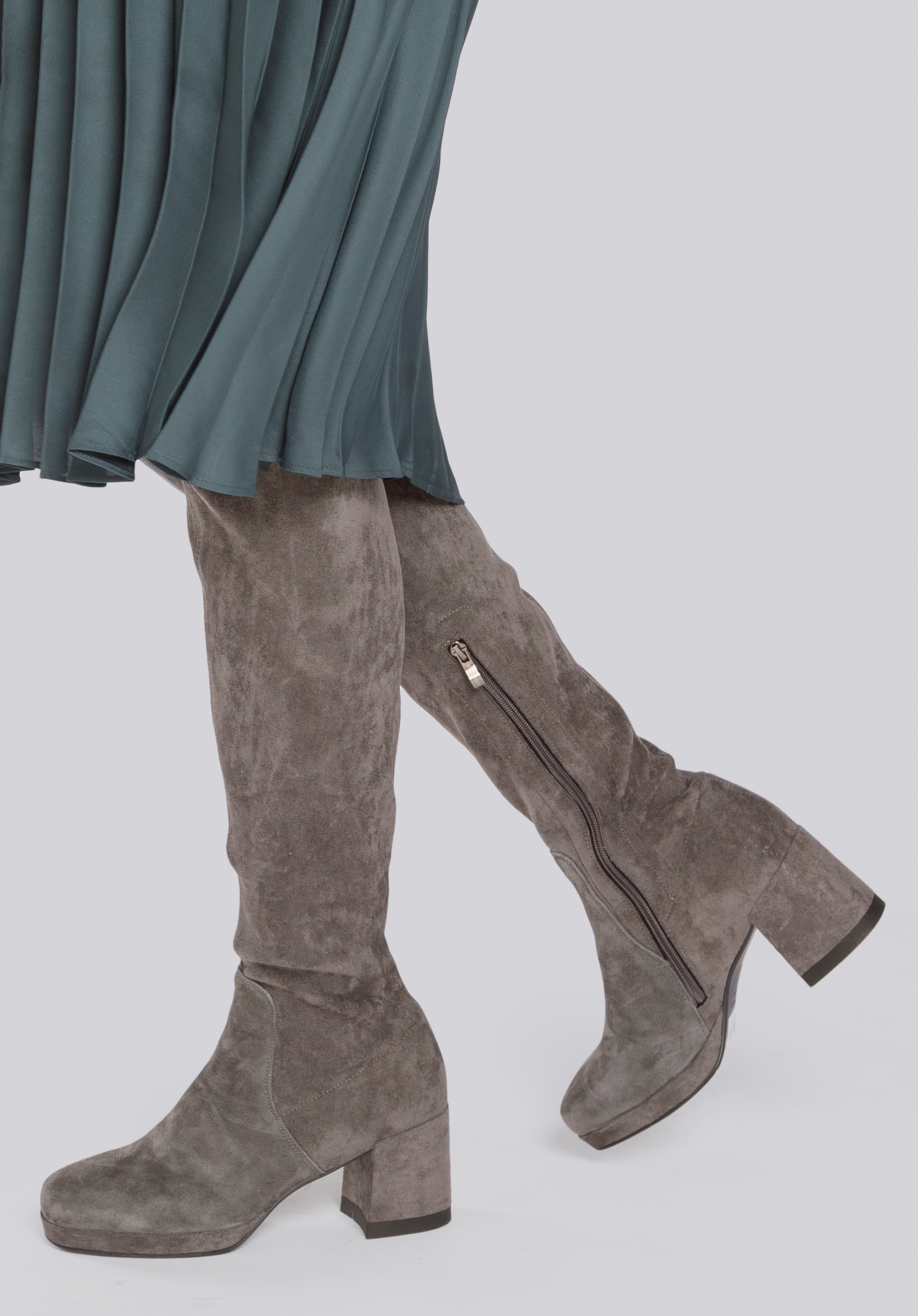 Absatzstiefel aus Wildleder mit elastischem Schaft, grau, 93-D-965-8-35, Bild 1