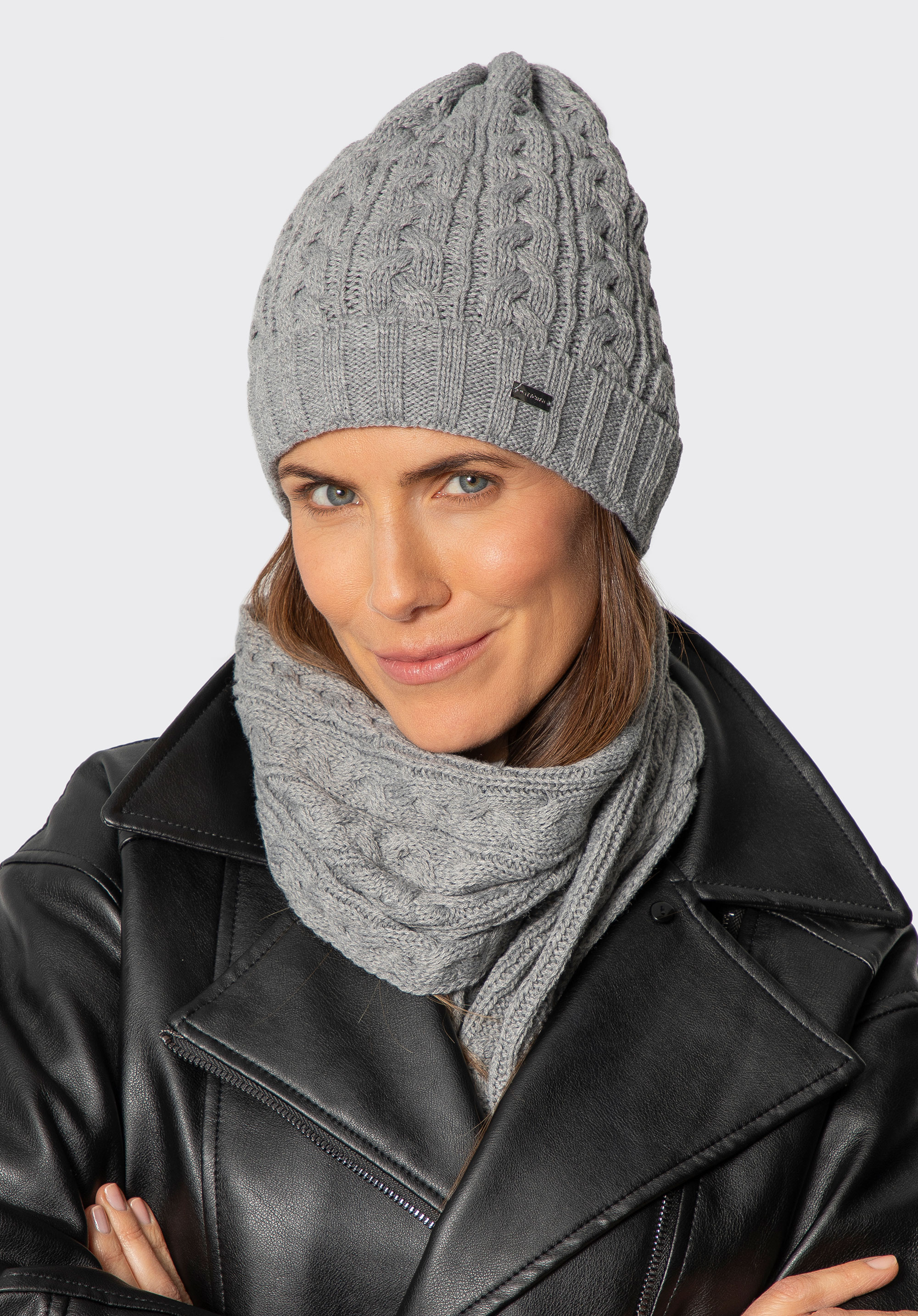 Damen Wintermütze mit Zopfmuster aus Acryl, grau, 101-HF-017-8, Bild 1