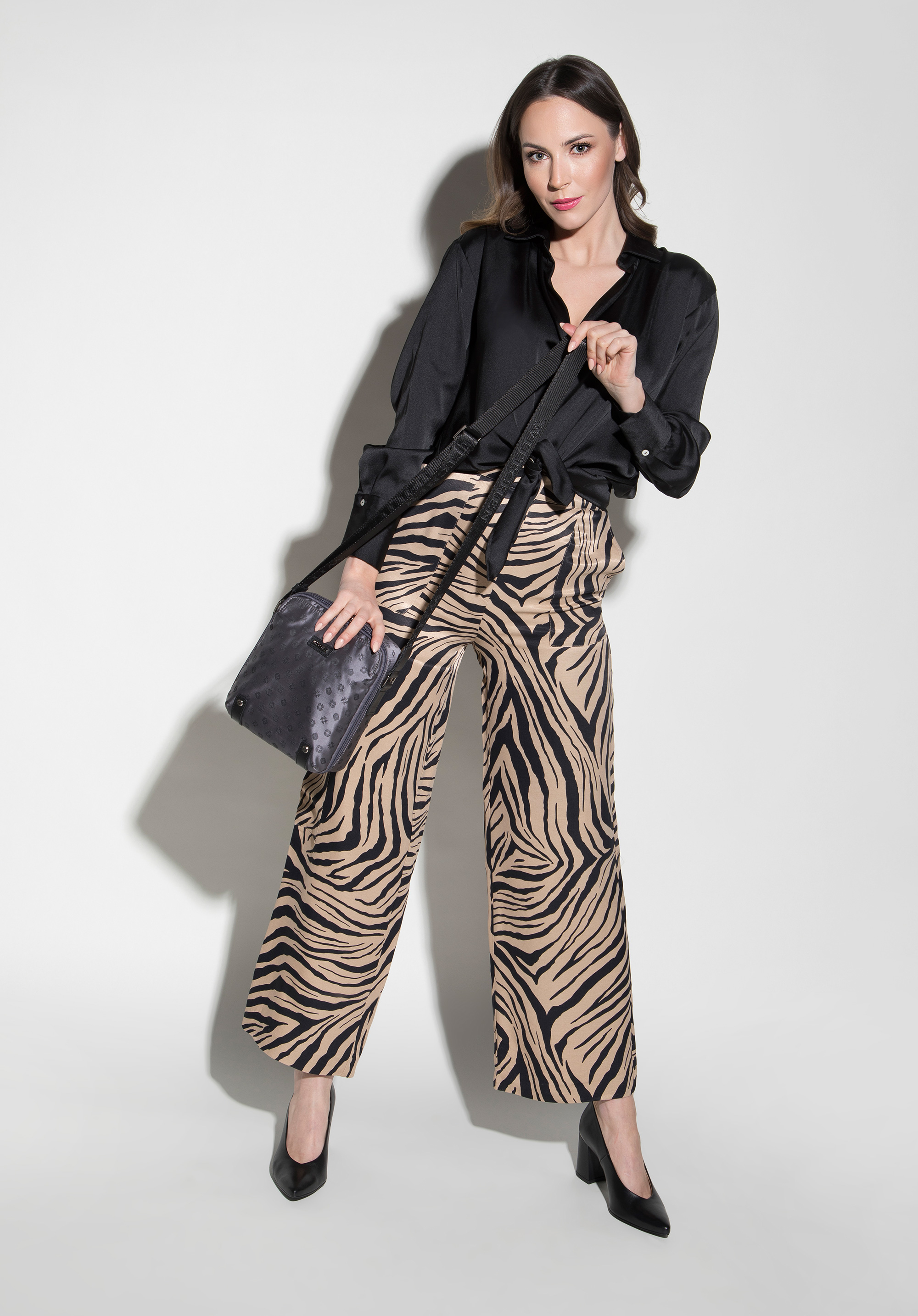 Jacquard-Umhängetasche für Damen mit Lederdetails, grau, 95-4-904-8, Bild 1