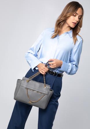 Shopper-Tasche aus Leder mit dekorativer Kette, grau, 96-4E-012-8, Bild 1