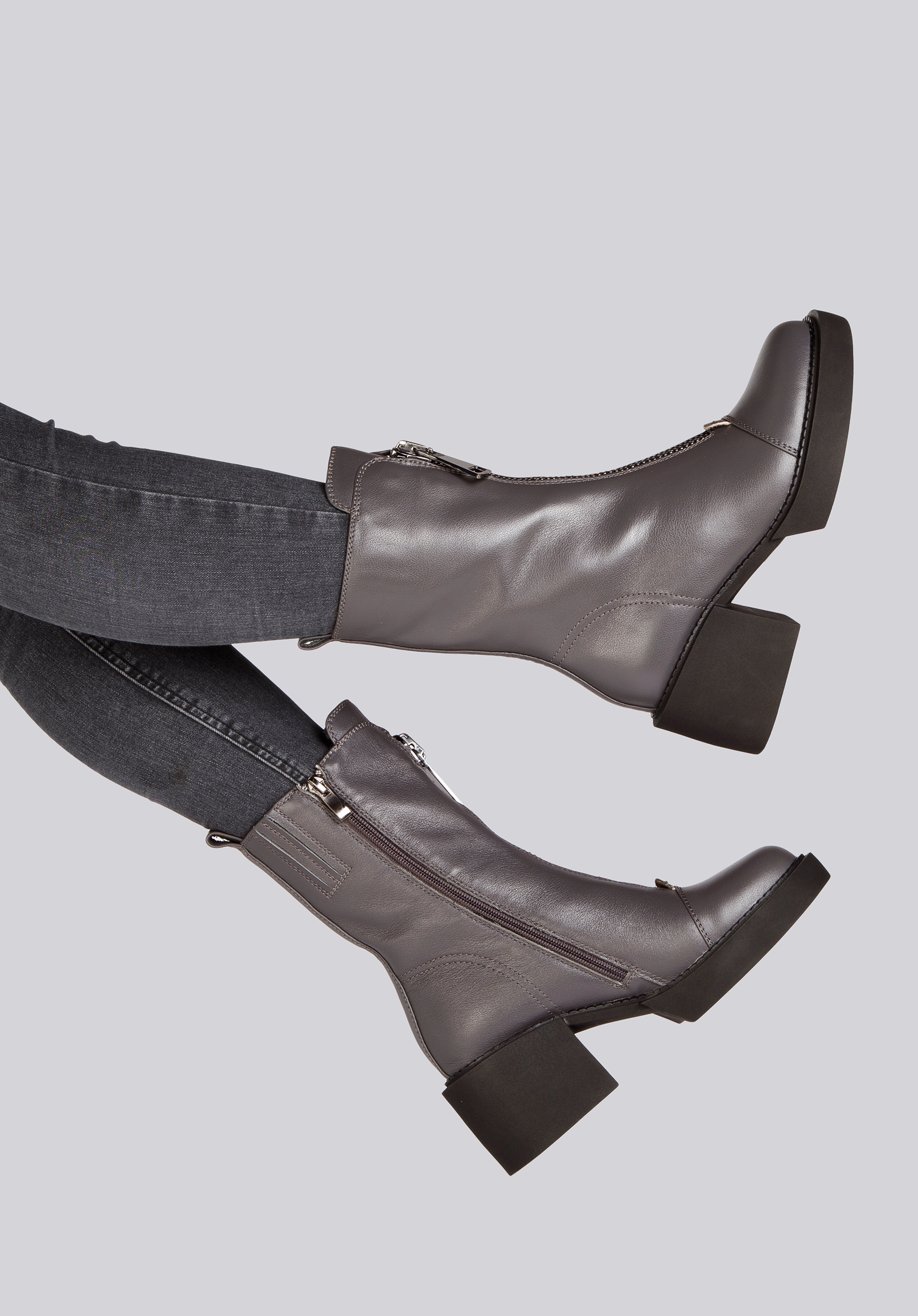 Stiefelette aus Leder mir dicker Sohle, grau, 93-D-502-8-37, Bild 1