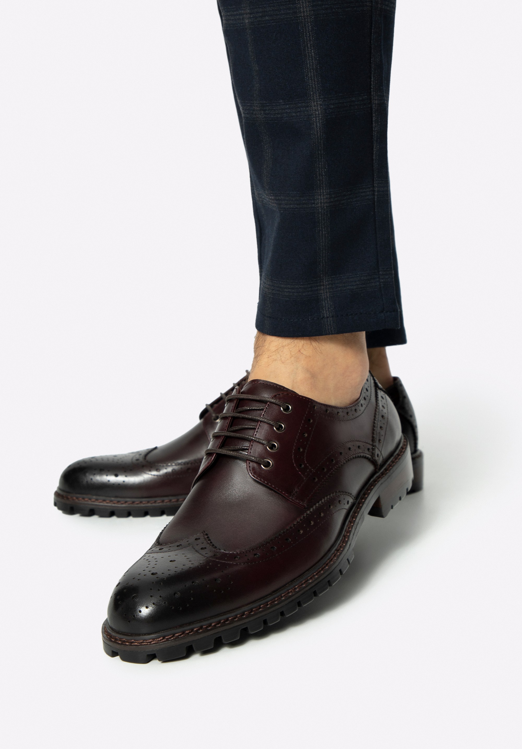 Pantofi brogue din piele pentru bărbați cu perforații, grena, 99-M-515-3-43, Fotografie 1