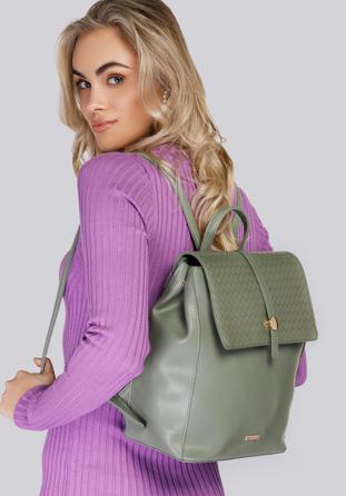 Damenrucksack mit geflochtener Klappe, grün, 94-4Y-509-Z, Bild 1