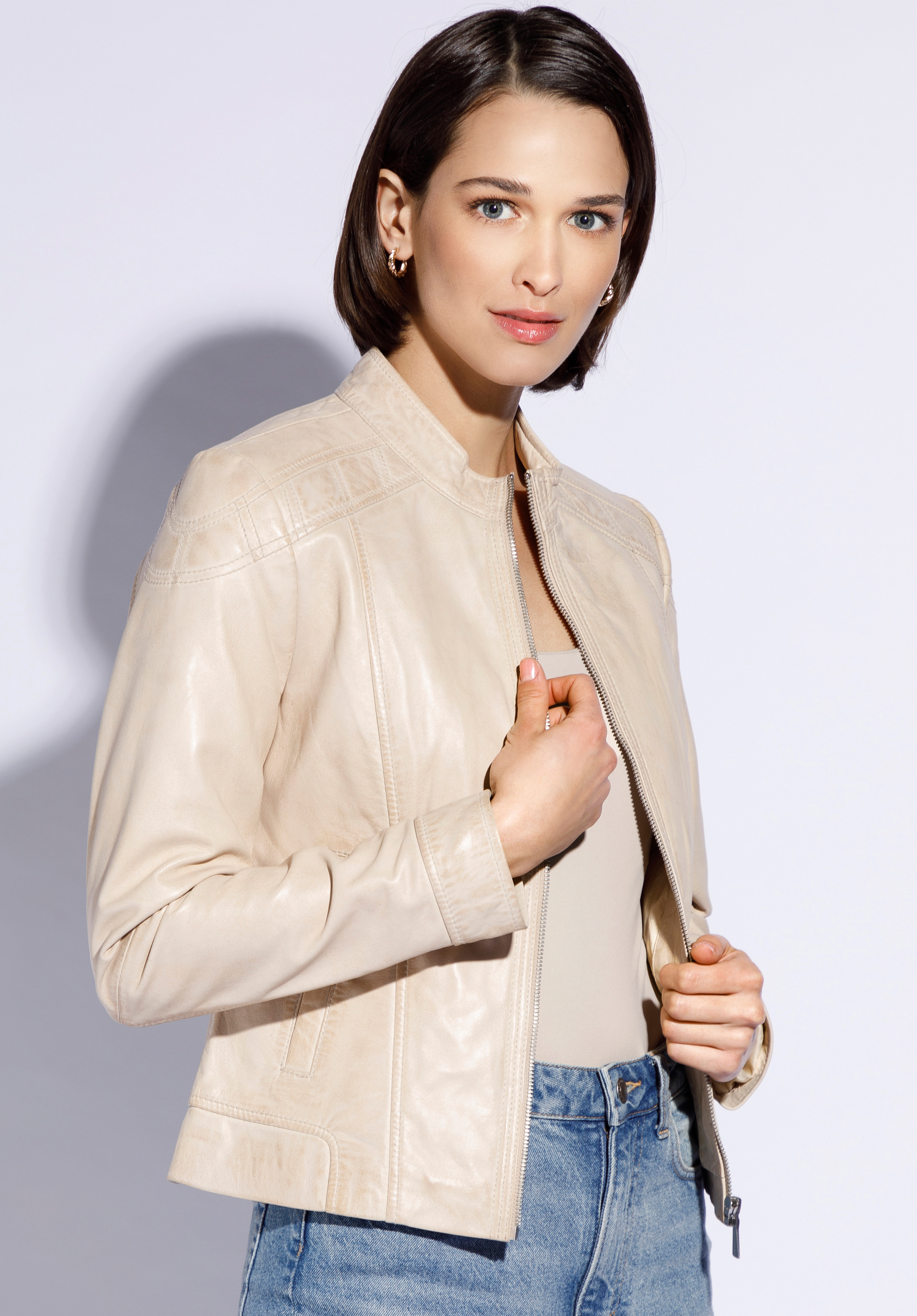 Damenjacke aus Leder mit Schulternähten, hellbeige, 96-09-800-0-M, Bild 1