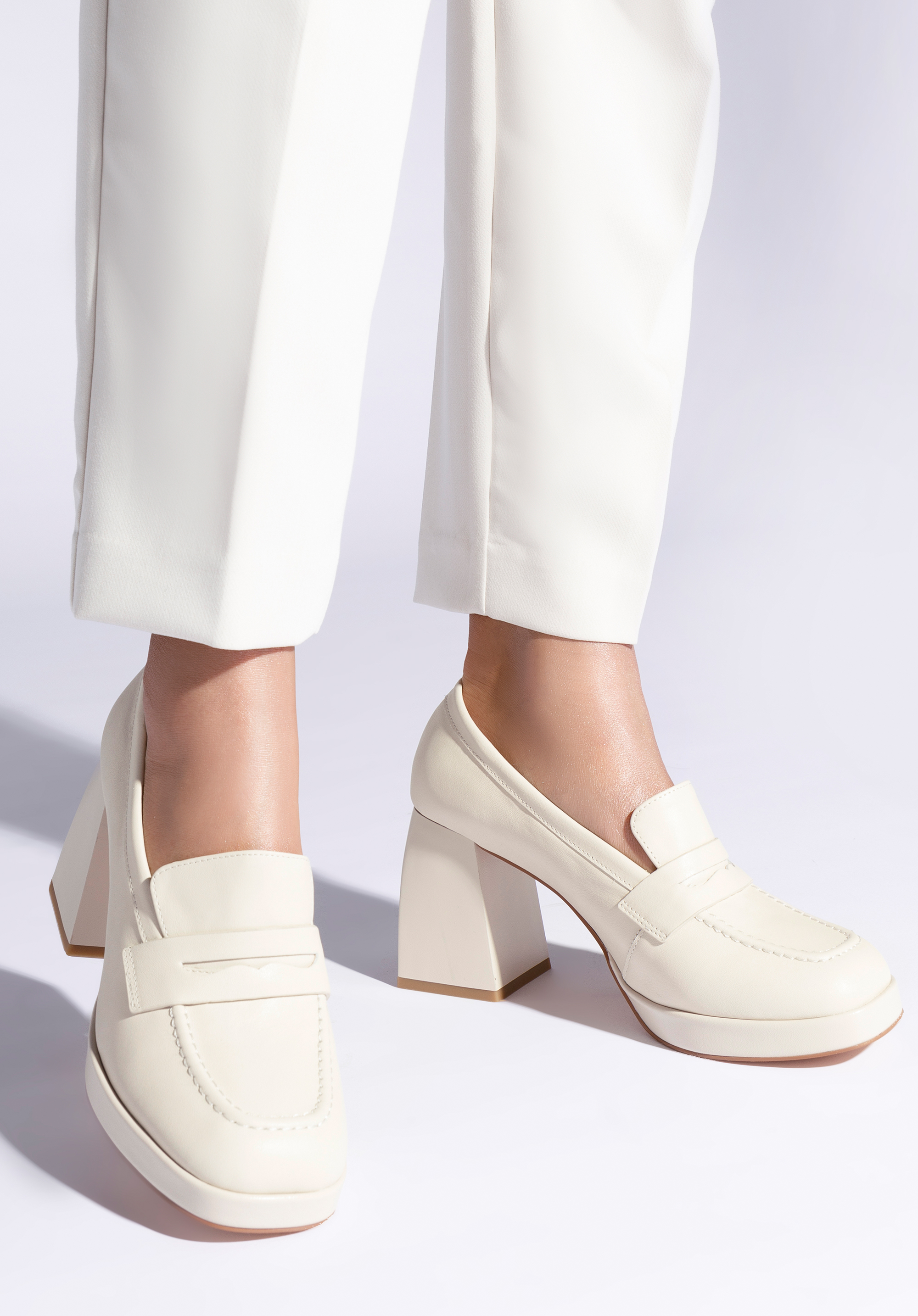 Klassische Plateau-Pumps aus Leder, hellbeige, 96-D-507-0-39, Bild 1