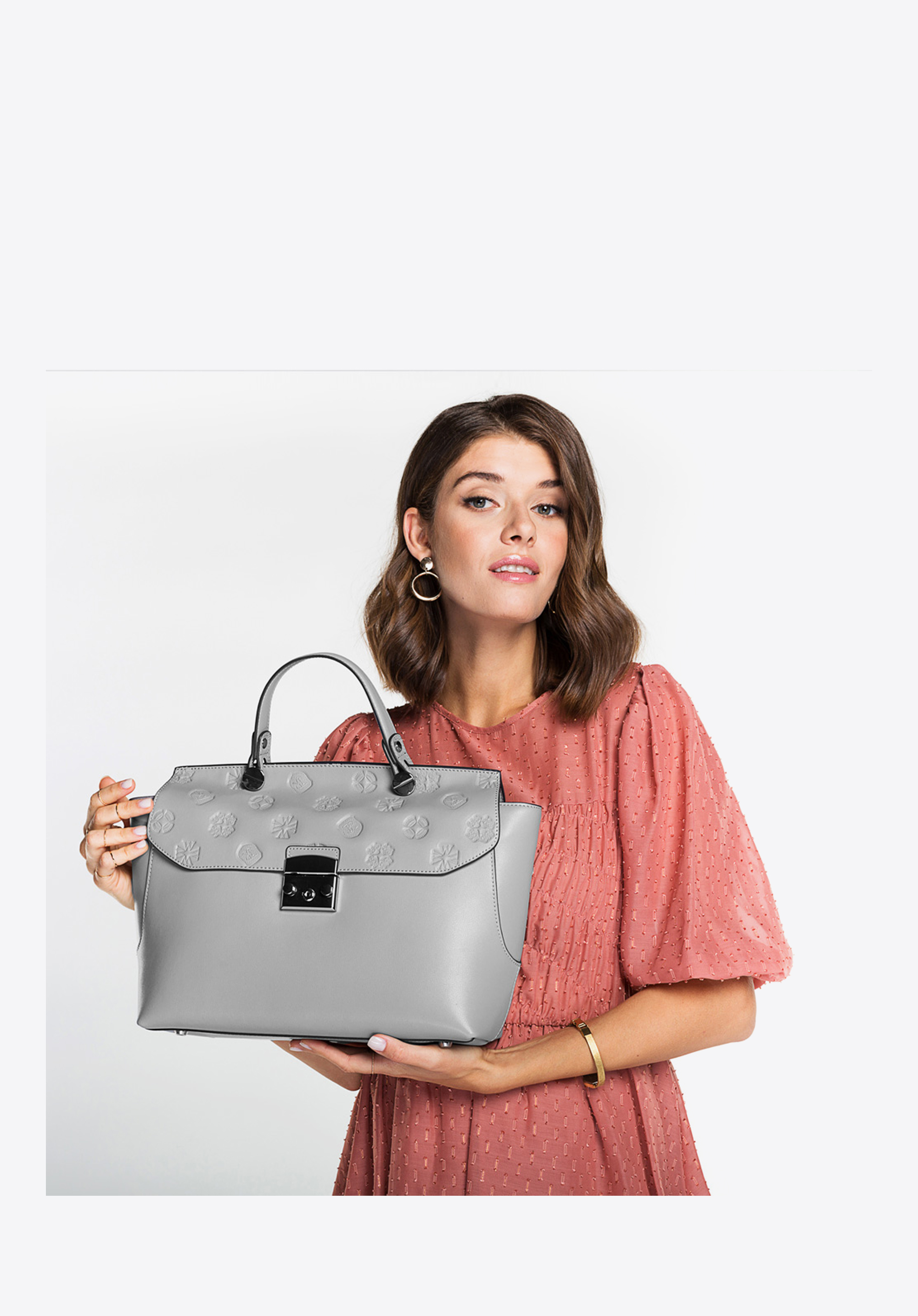 HANDTASCHE AUS LEDER MIT SCHNALLE