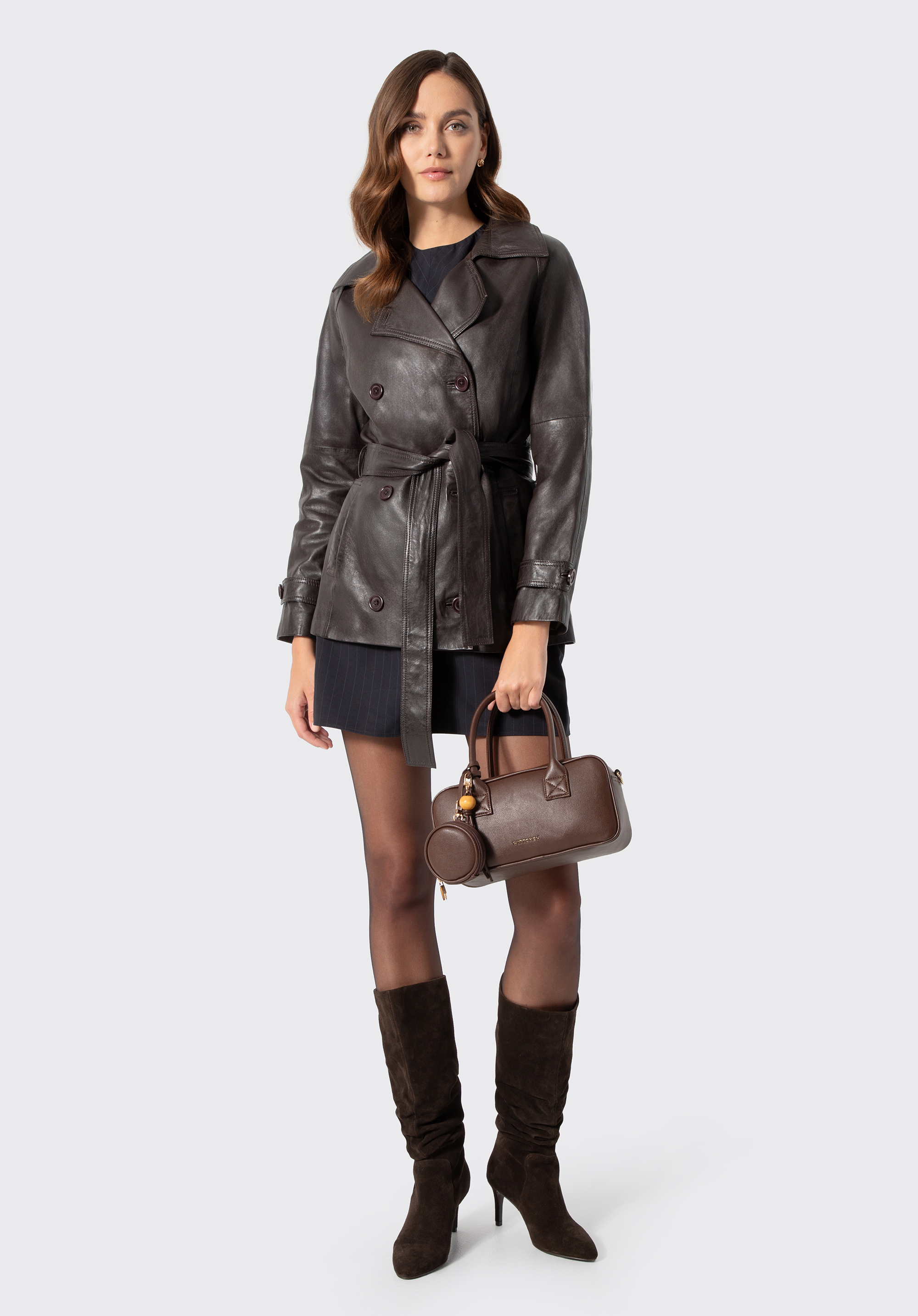 Dámský krátký dvouřadý kožený kabát, hnědá, 103-09-405-4-M, Obrázek 1