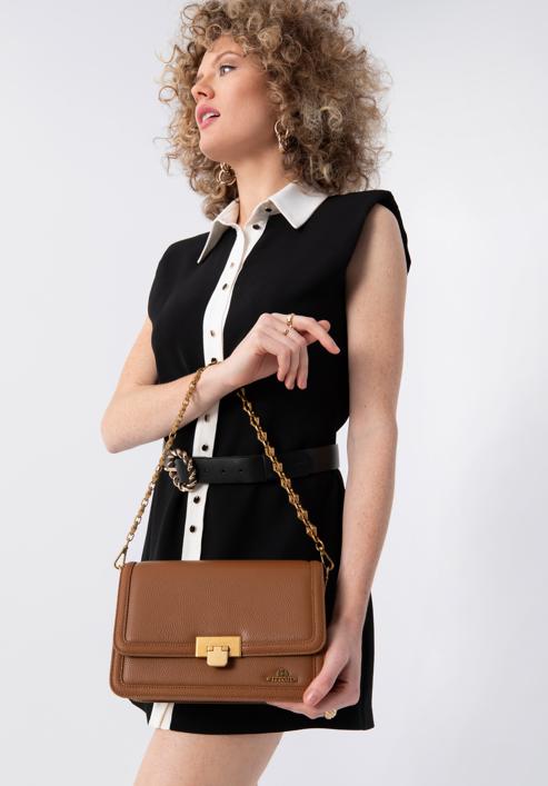 Malá dámská kožená kabelka s ozdobným řetízkem, hnědá, 98-4E-212-1, Obrázek 15
