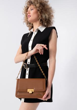 Malá dámská kožená kabelka s ozdobným řetízkem, hnědá, 98-4E-212-5, Obrázek 1