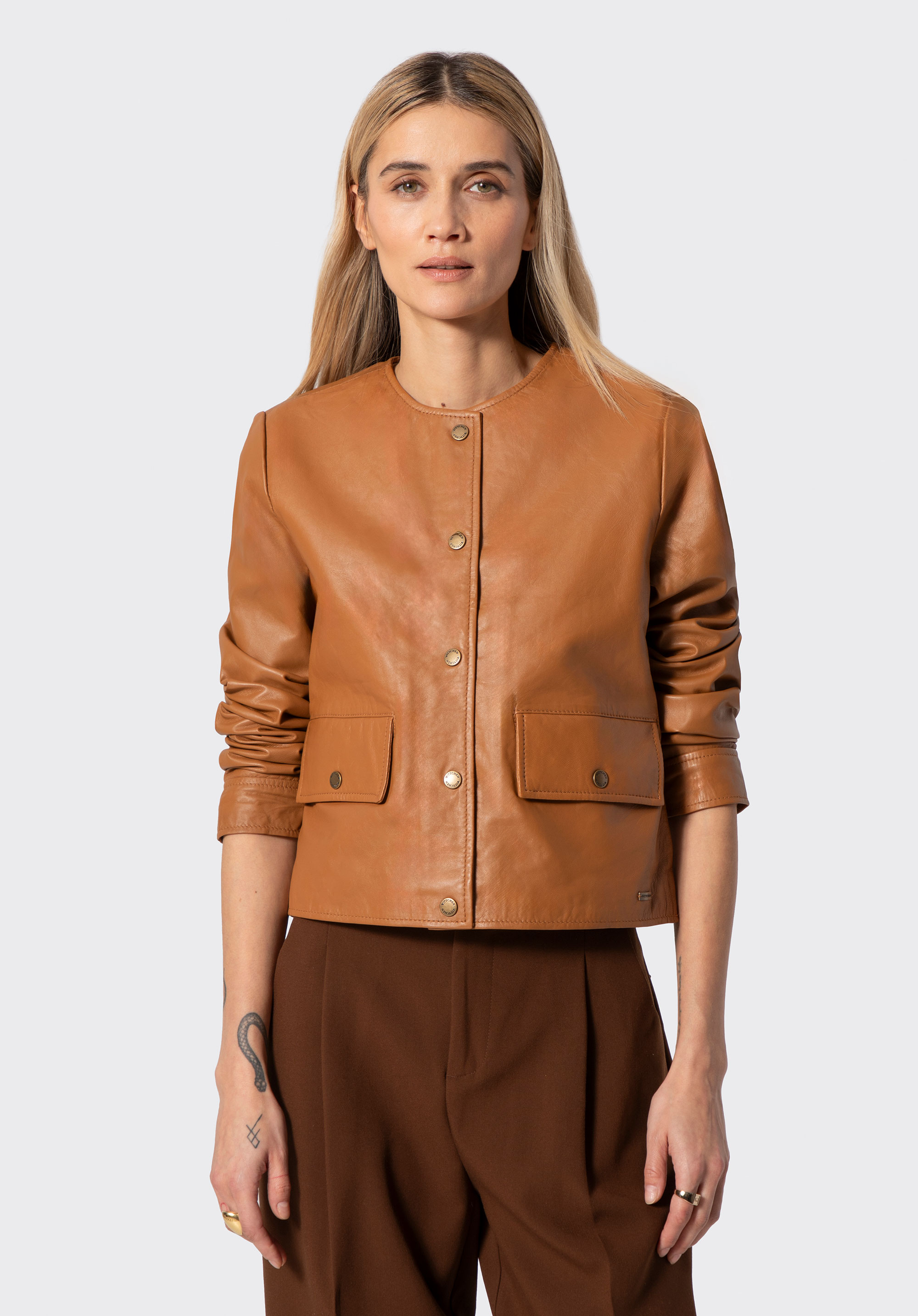 Gerade geschnittene Lederjacke für Damen, Karmell, 100-09-802-5-M, Bild 1