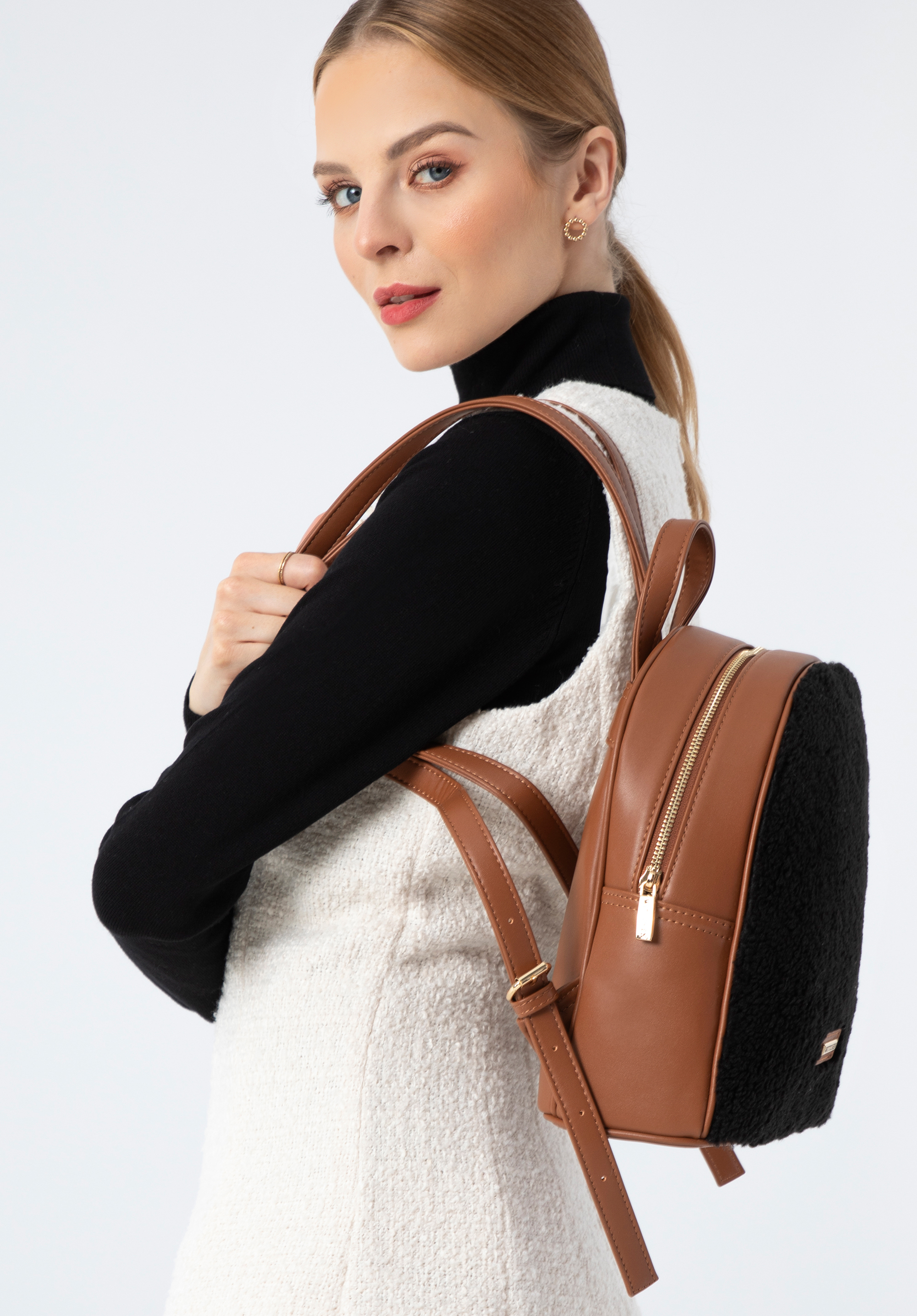 Жіночий рюкзак зі штучним хутром спереду, коричнево-чорний, 97-4Y-504-1, Фото 1