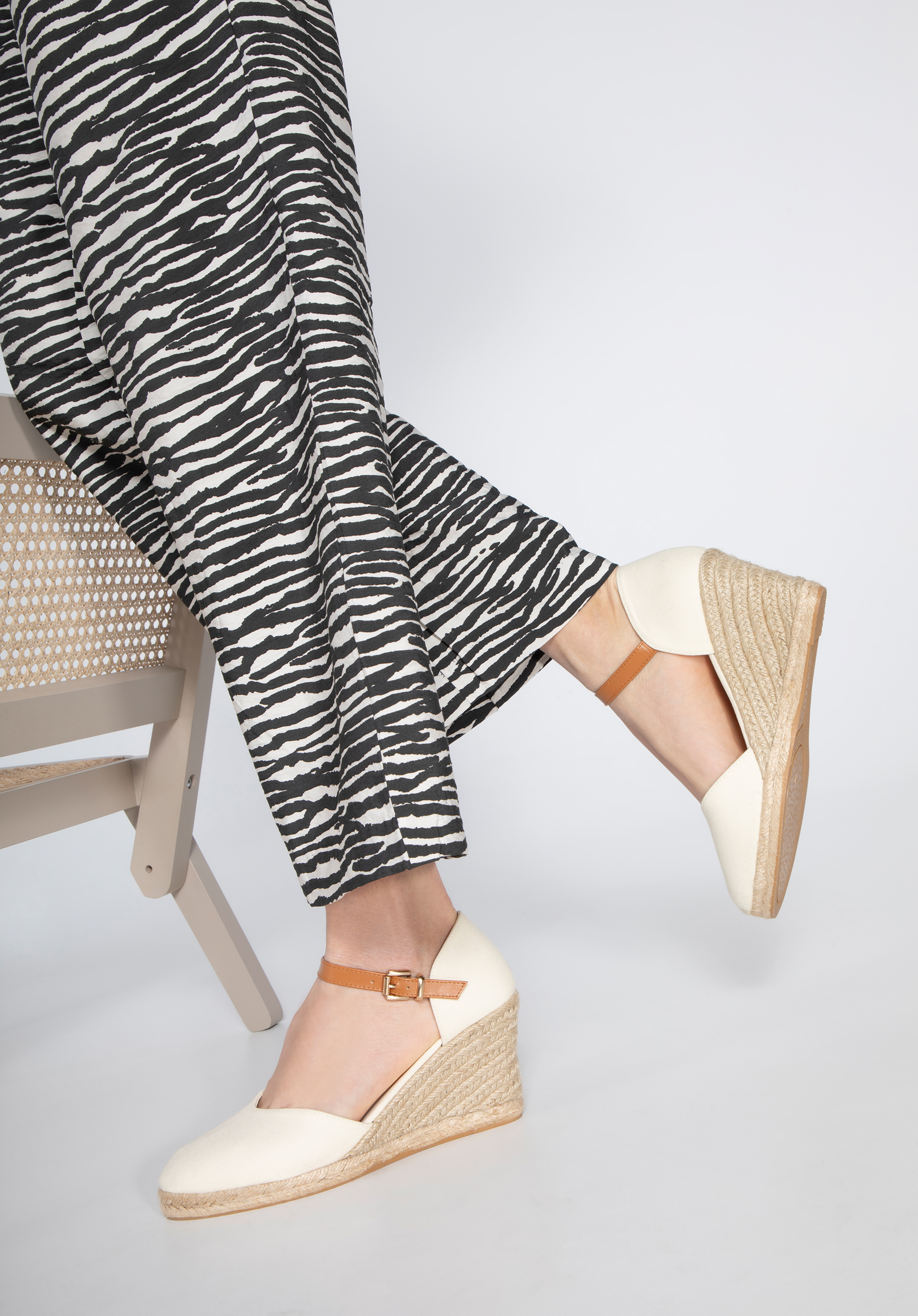 Női pántos espadrilles, krém, 98-DP-800-9-37, Fénykép 1