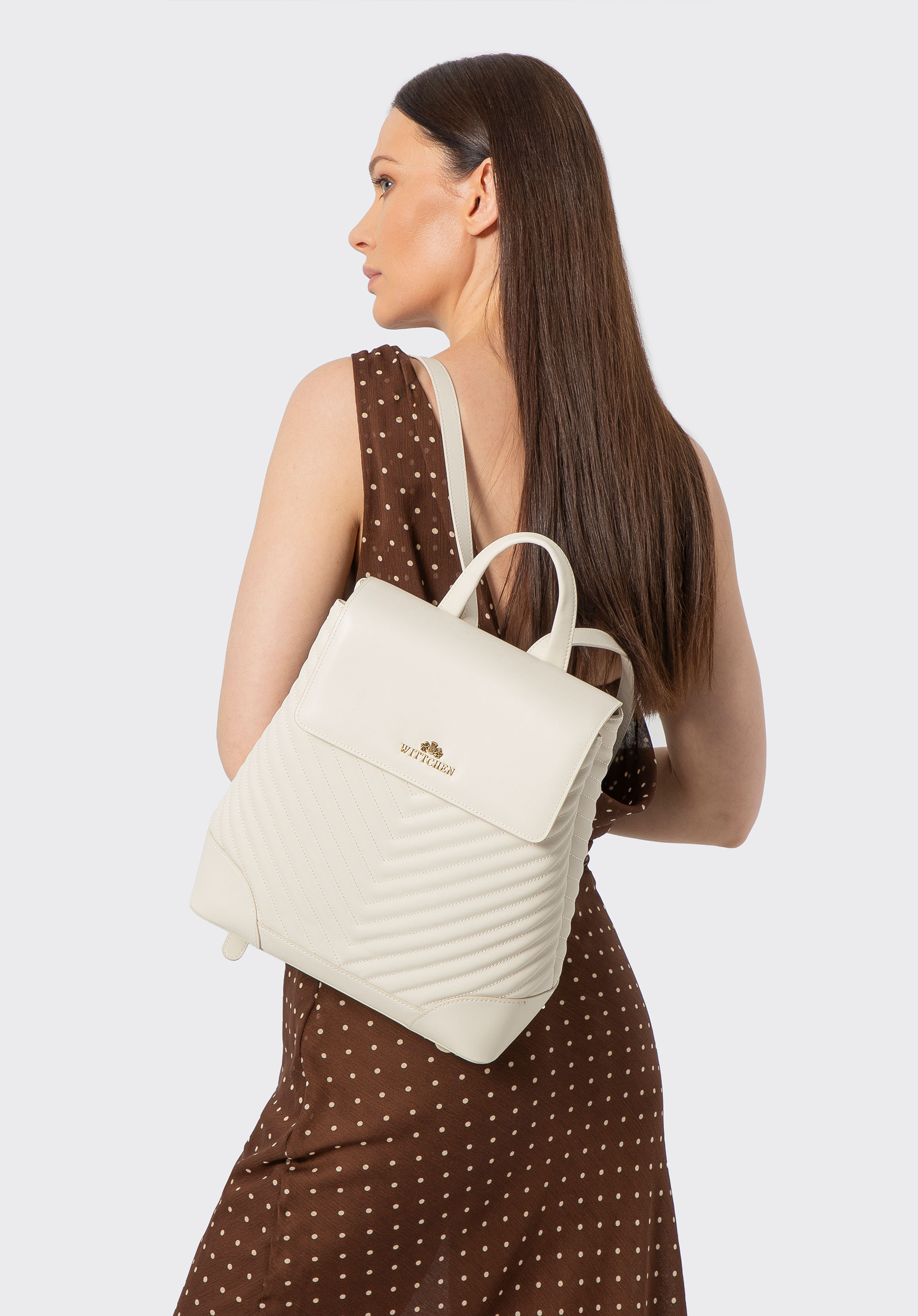 Dámský kožený batoh s prošívanými detaily, krémová, 102-4E-206-0, Obrázek 1