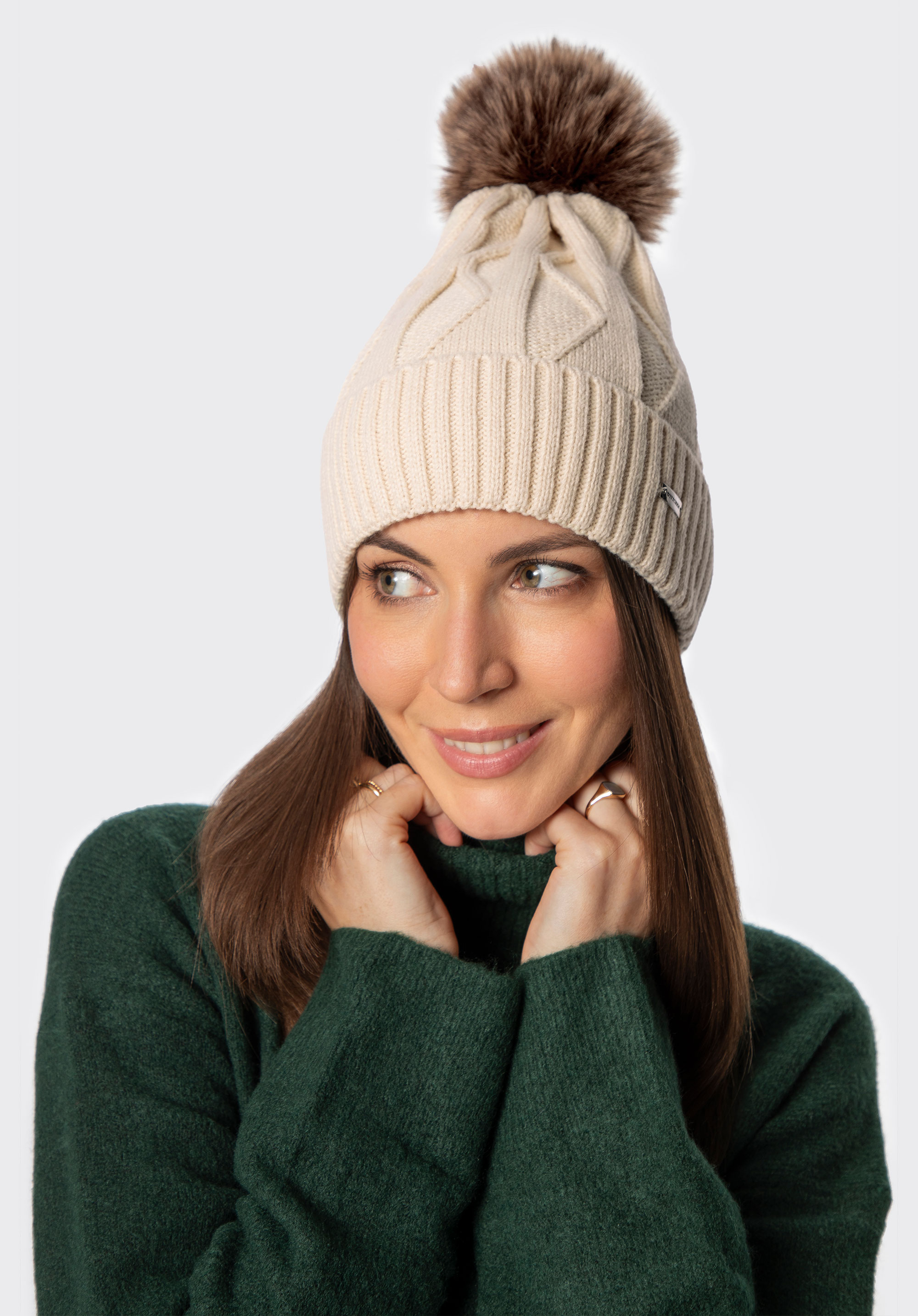 Жіноча шапка з контрастним помпоном, кремовий, 101-HF-005-9, Фото 1