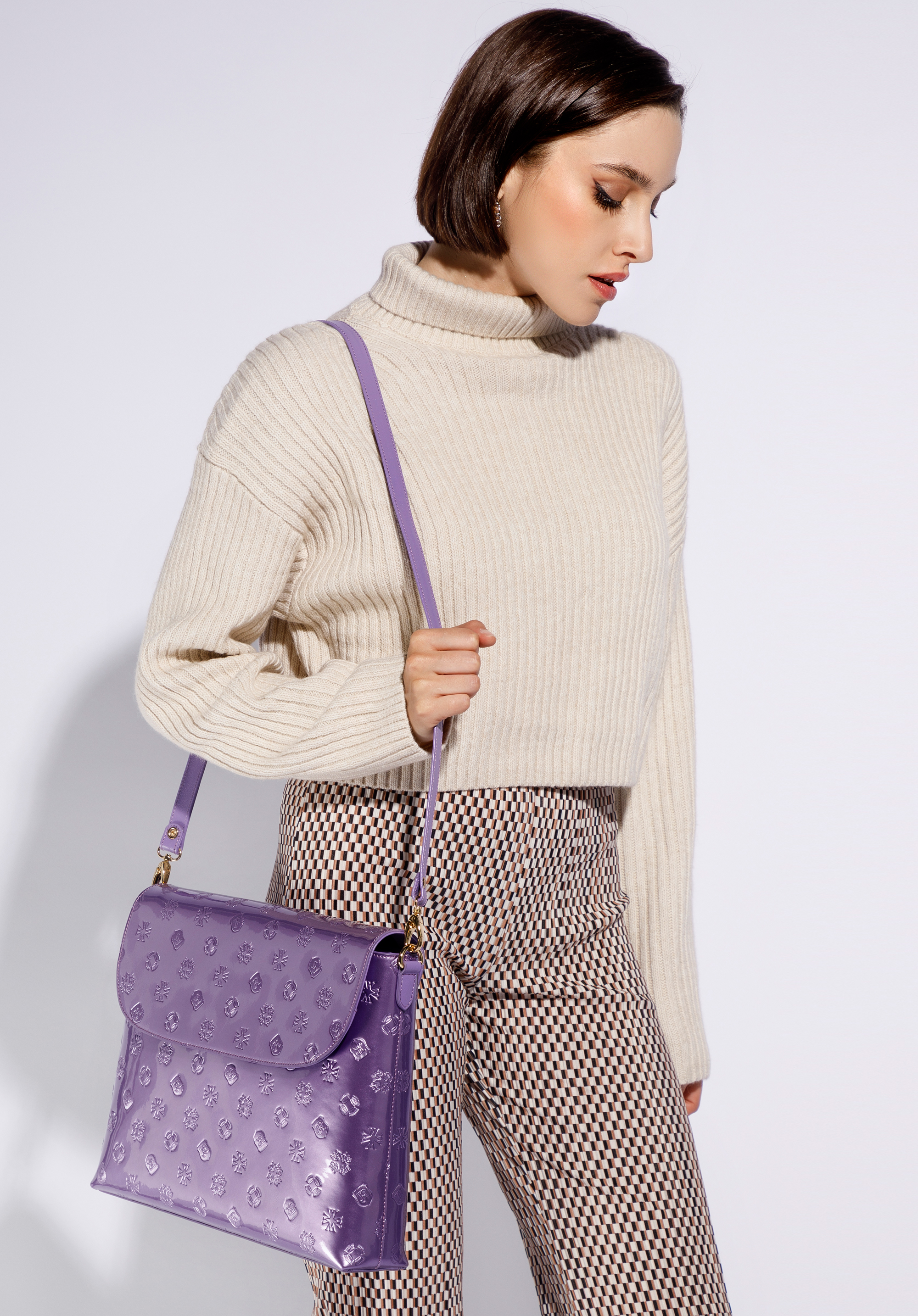 Damen-Umhängetasche aus Metallic-Lackleder groß