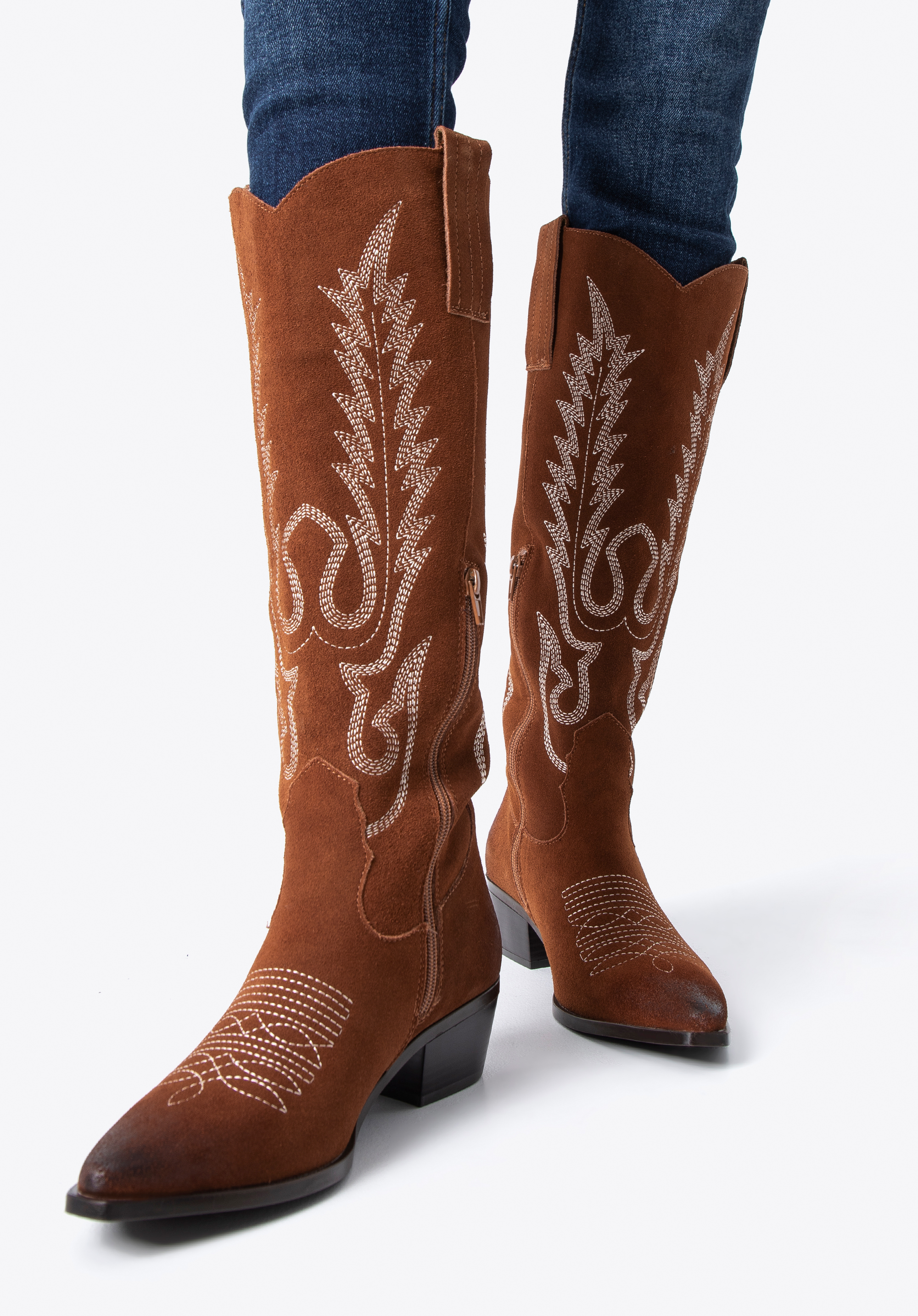 Cizme de cowgirl înalte din piele întoarsă brodată