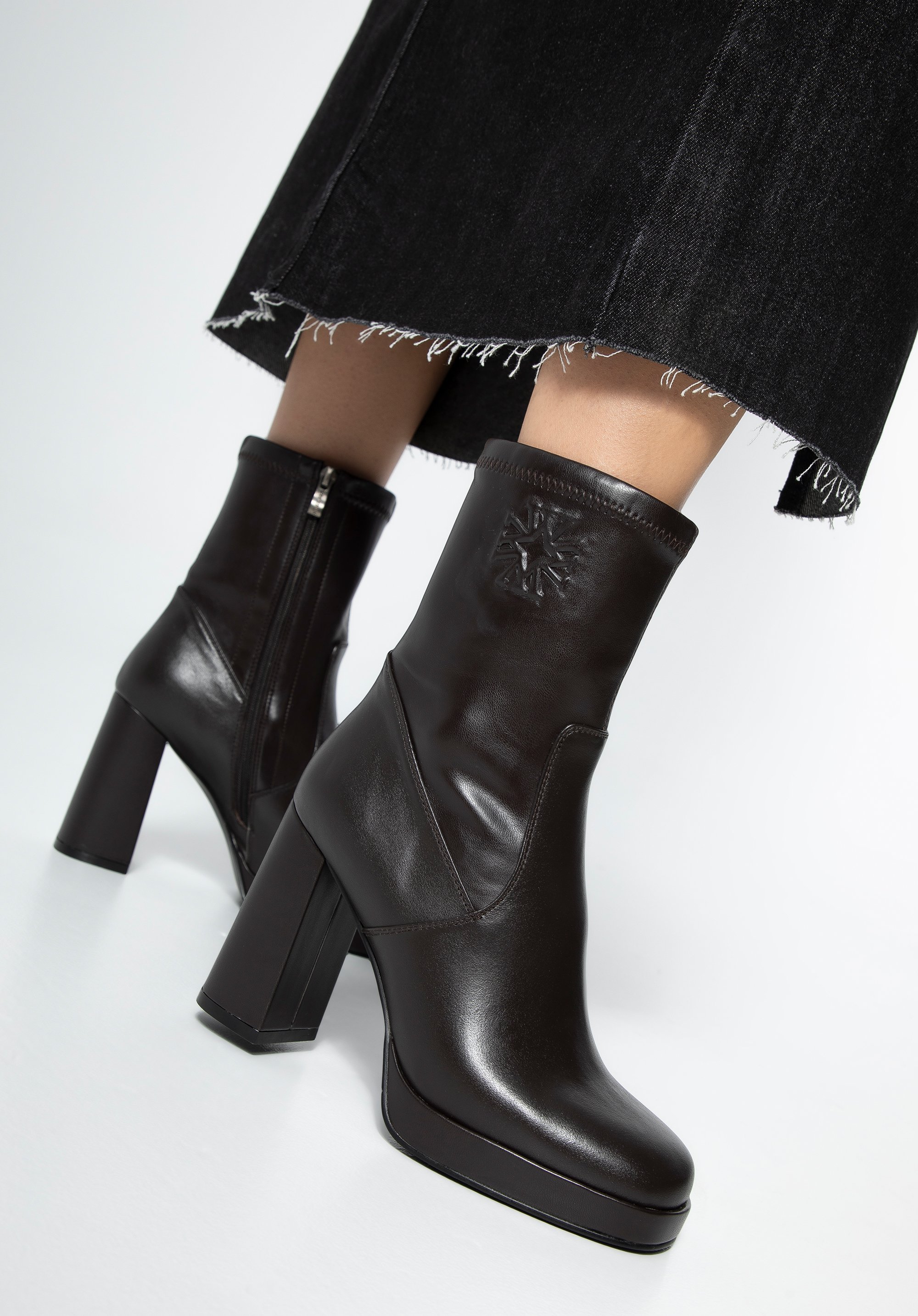 Cizme de damă cu toc bloc înalt, maro, 99-D-512-4-40, Fotografie 1