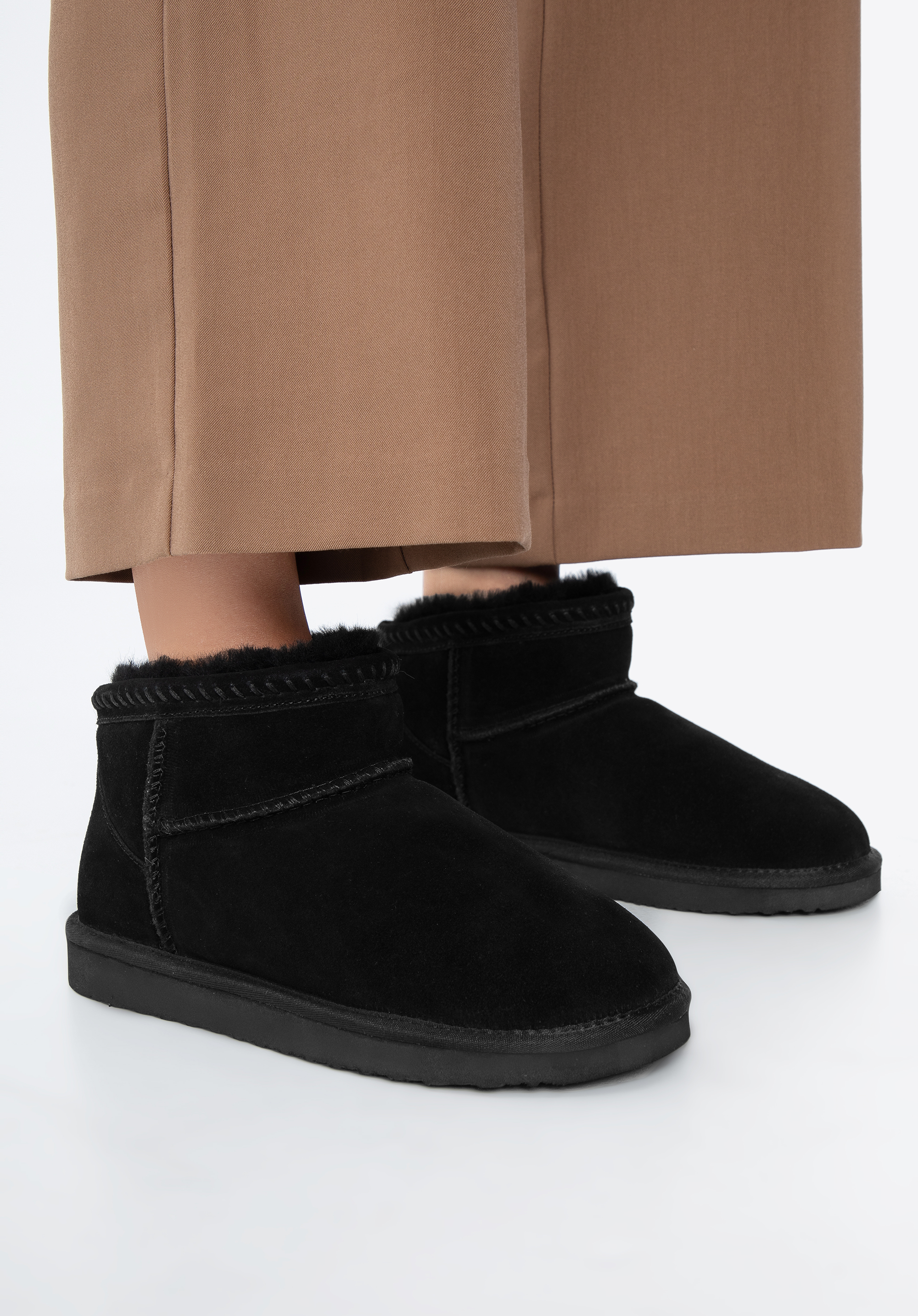 Botine de damă din piele întoarsă cu lână