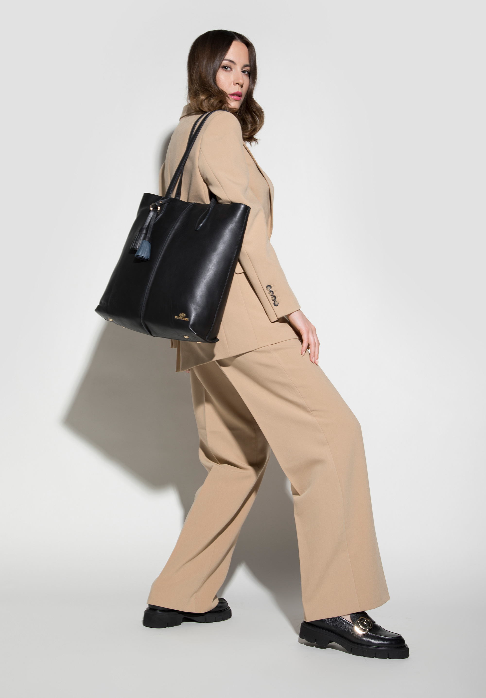 Geantă shopper din piele cu ciucuri în două culori, negru, 93-4E-200-1N, Fotografie 1