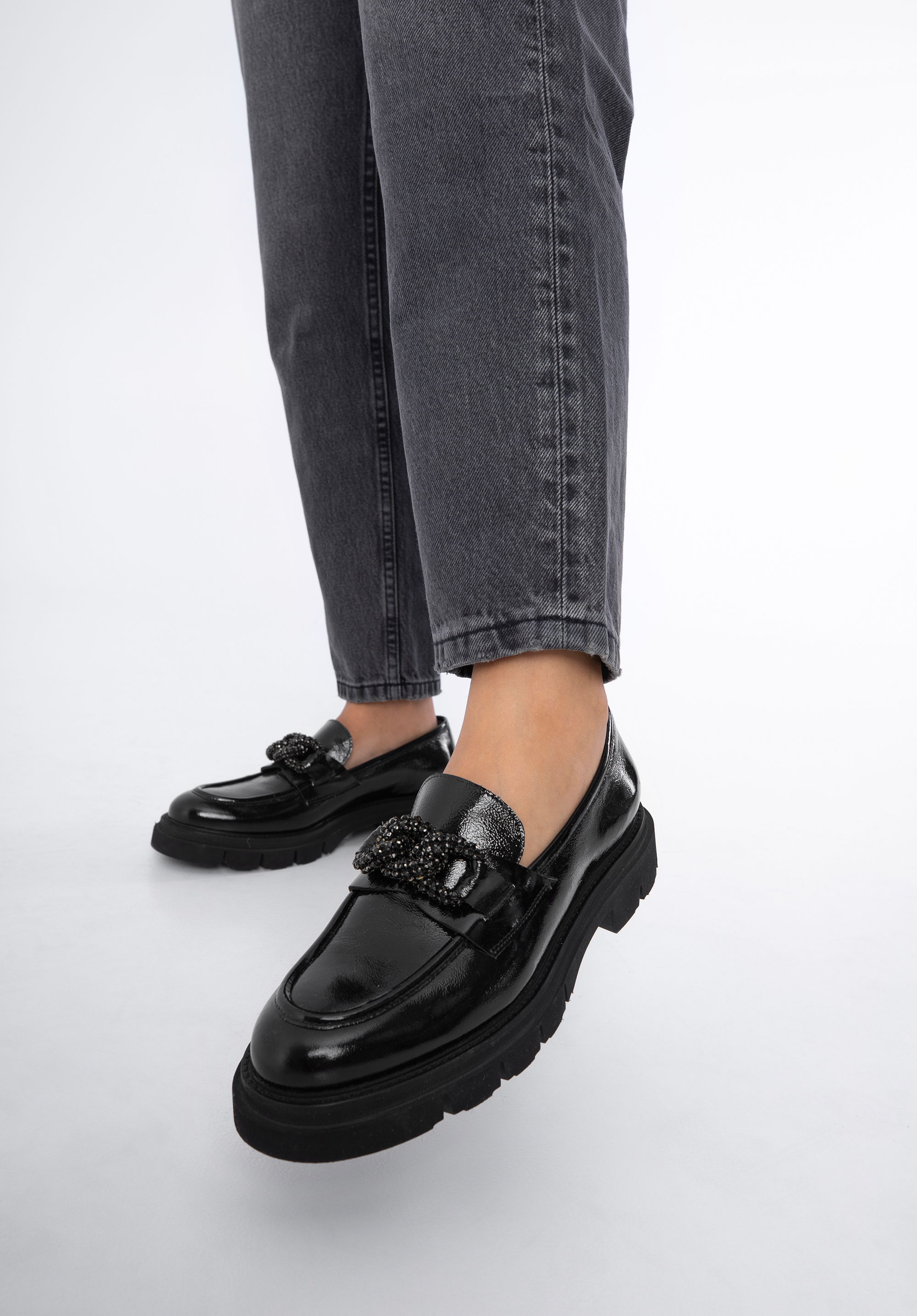 Mocasin de damă din piele cu lanț de cristal