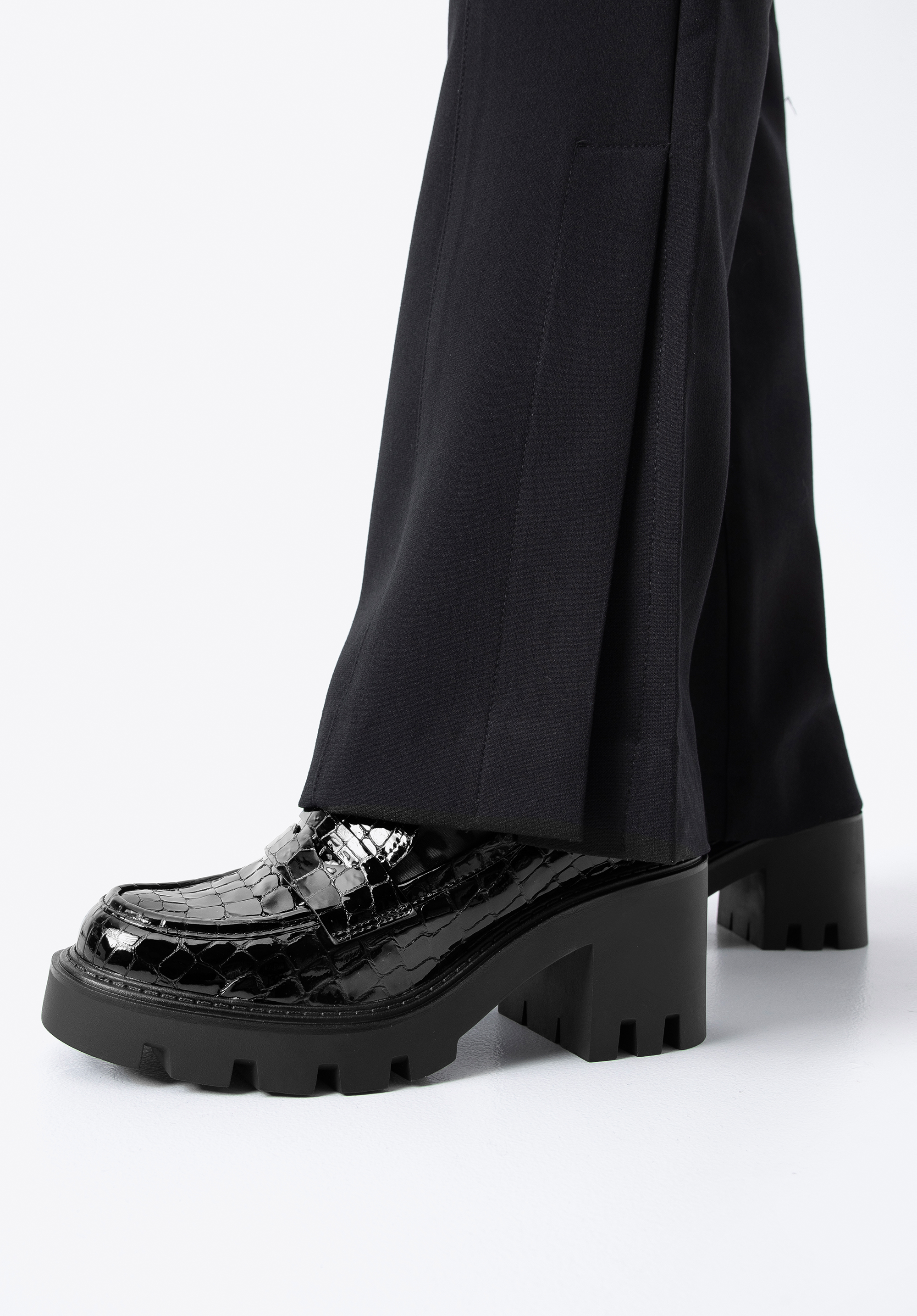 Pantofi loafer cu platformă din piele lăcuită croco, negru, 97-D-504-1C-39, Fotografie 1