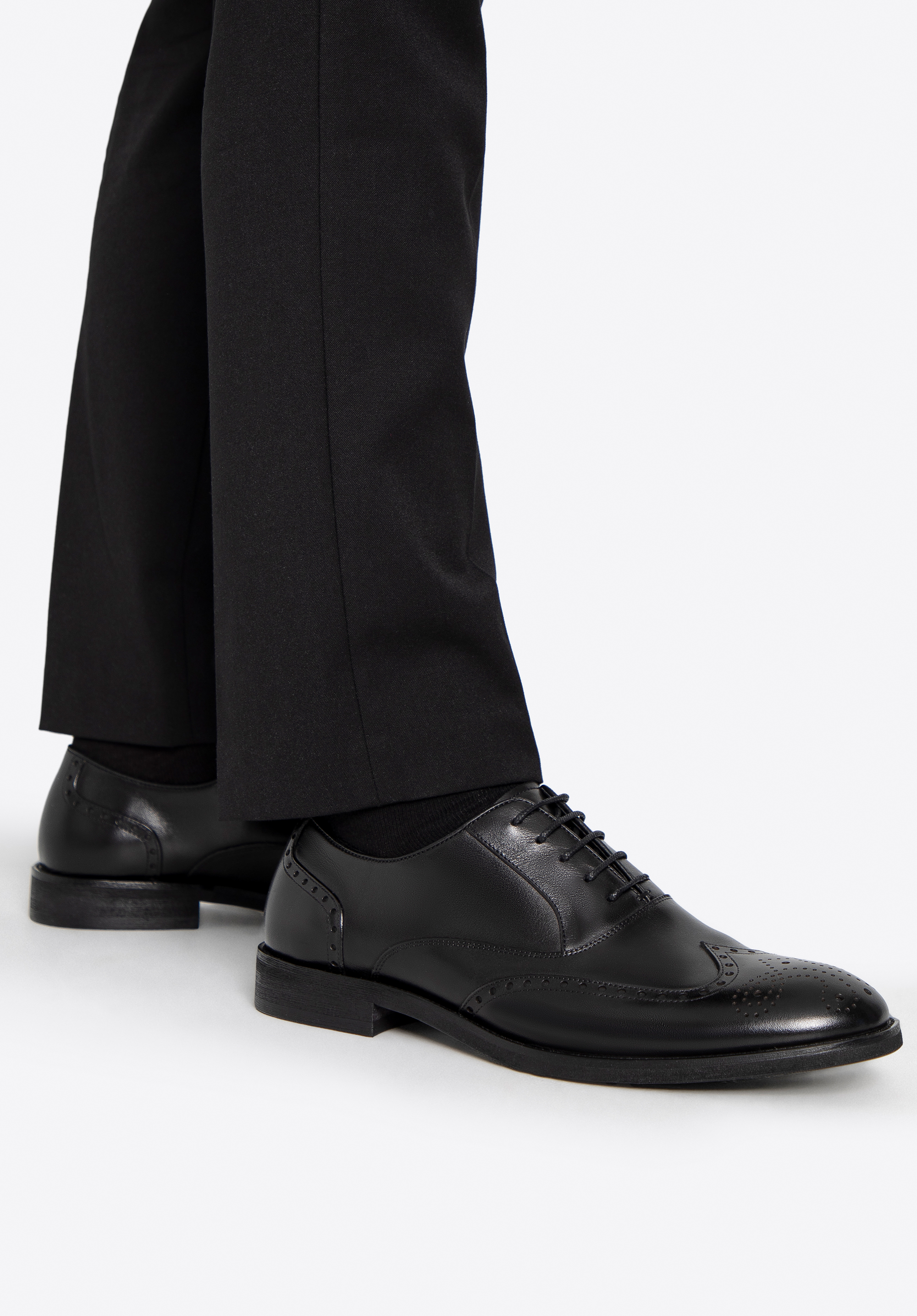 Pantofi oxford din piele pentru bărbaţi cu perforaţii, negru, 100-M-511-1-43, Fotografie 1