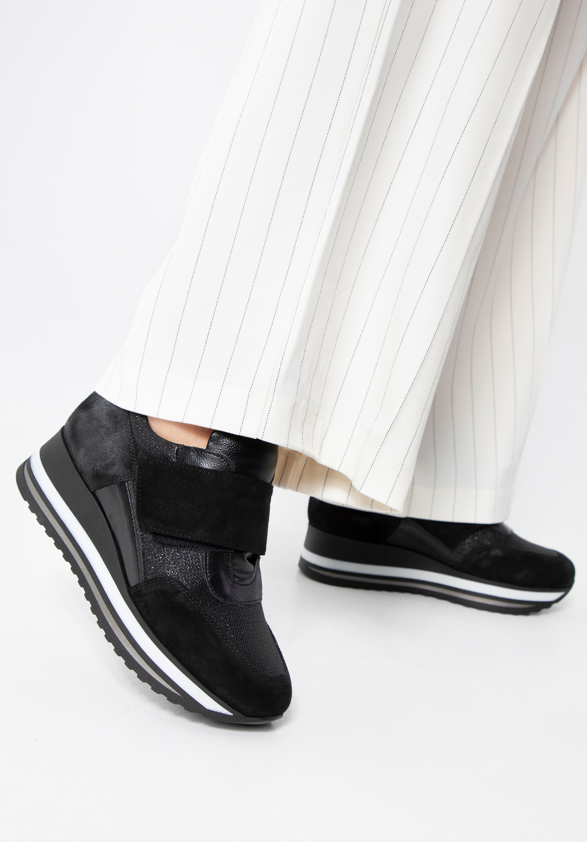 Tenisi dama din piele intoarsa cu velcro pe platforma negru