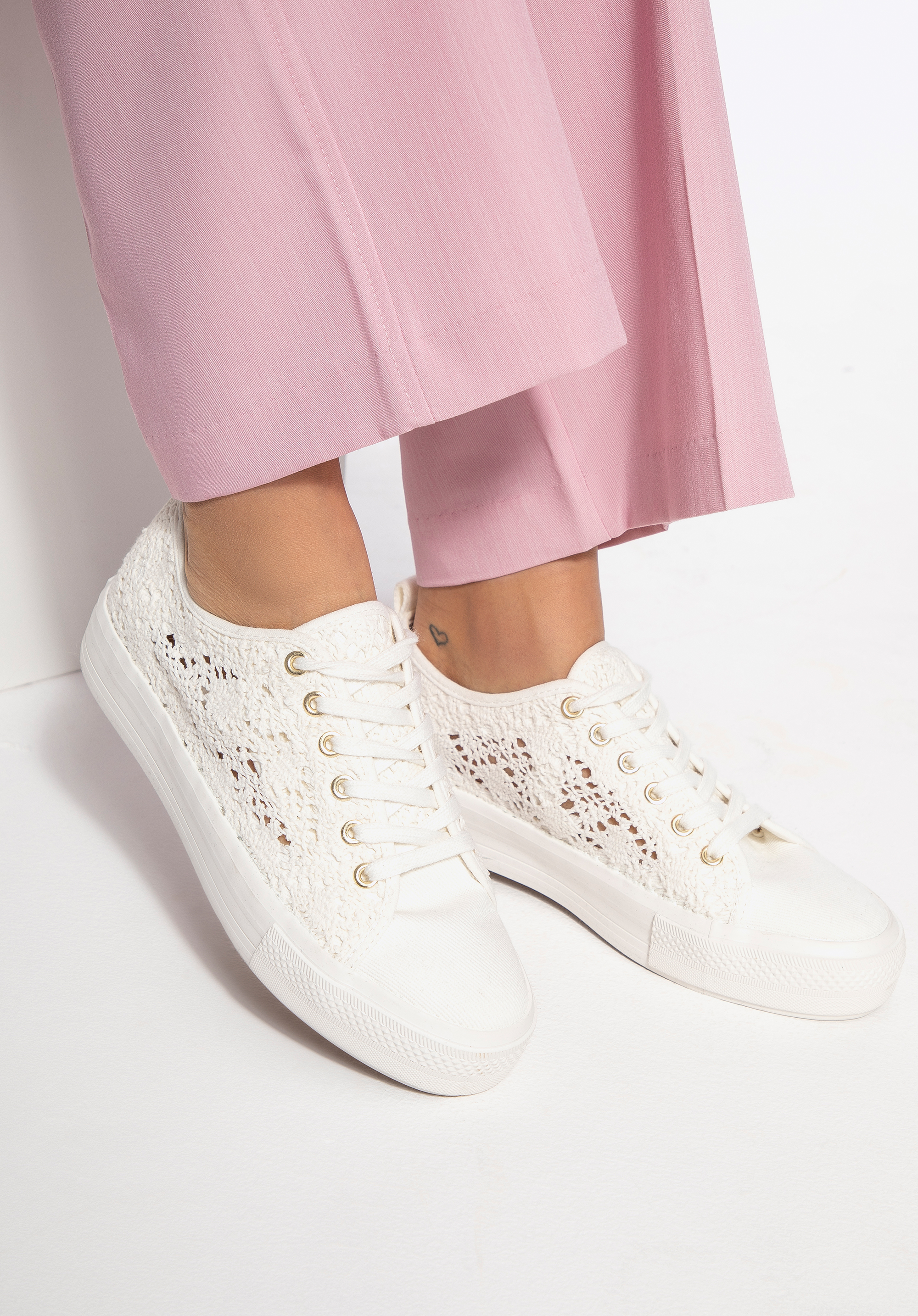 Pantofi sport de damă perforaţi, nuanță de alb, 100-DP-802-0-36, Fotografie 1