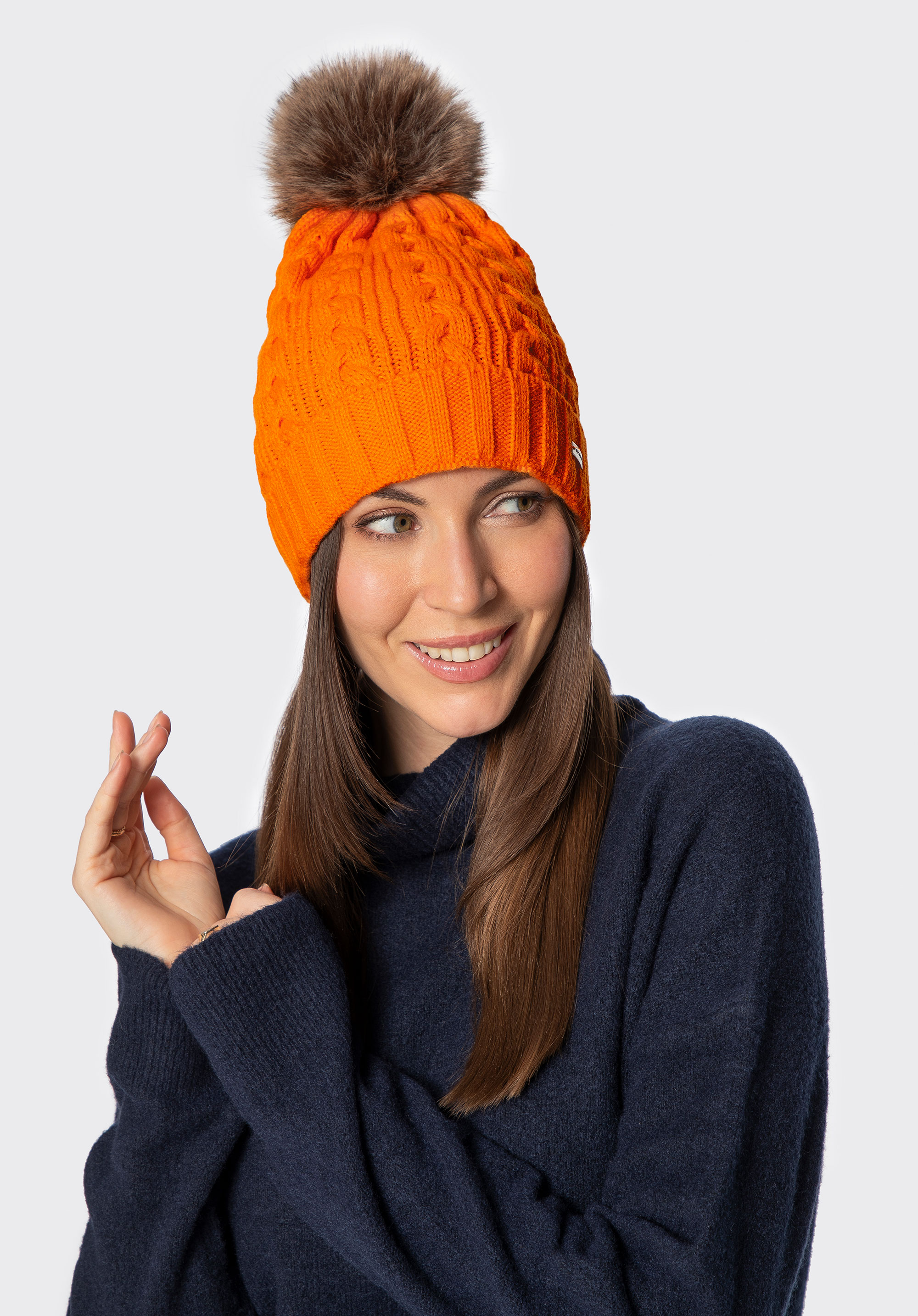 Dámska zimná čiapka s copánkovým vzorom a brmbolcom, oranžová, 101-HF-016-6, Obrázok 1
