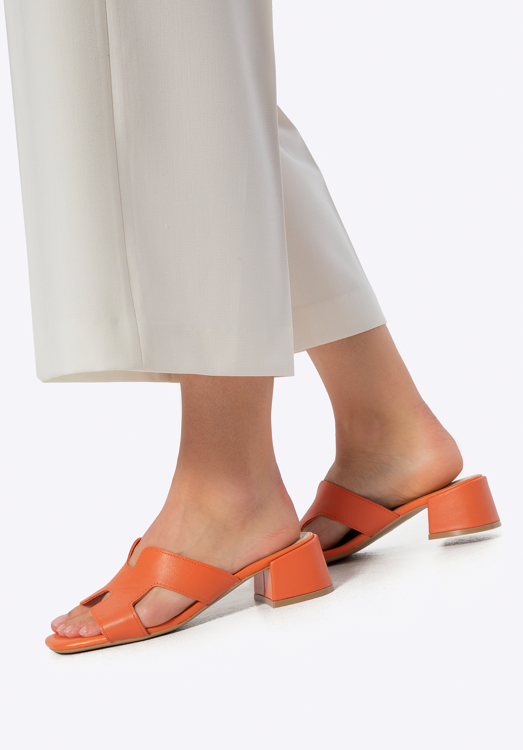 Kožené boty s blokovým podpatkem a výřezem ve tvaru "H", oranžová, 100-D-850-6-39, Obrázek 1