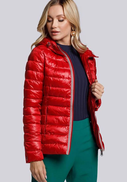 Női steppelt kabát csíkos szalaggal, piros, 93-9N-101-0-XS, Fénykép 2