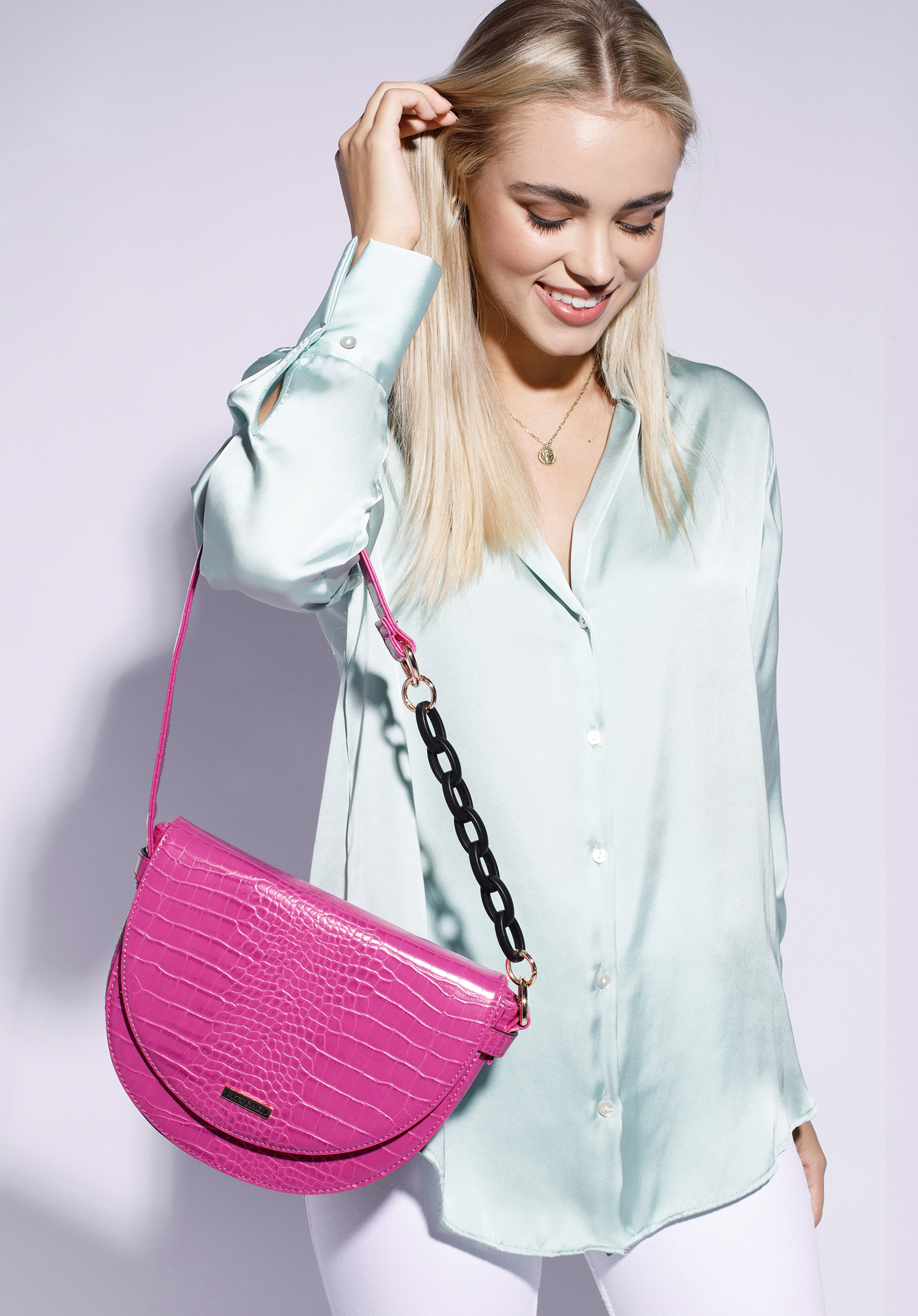 Halbrunde Damenhandtasche aus Ökoleder mit Kette, rosa, 94-4Y-721-P, Bild 1