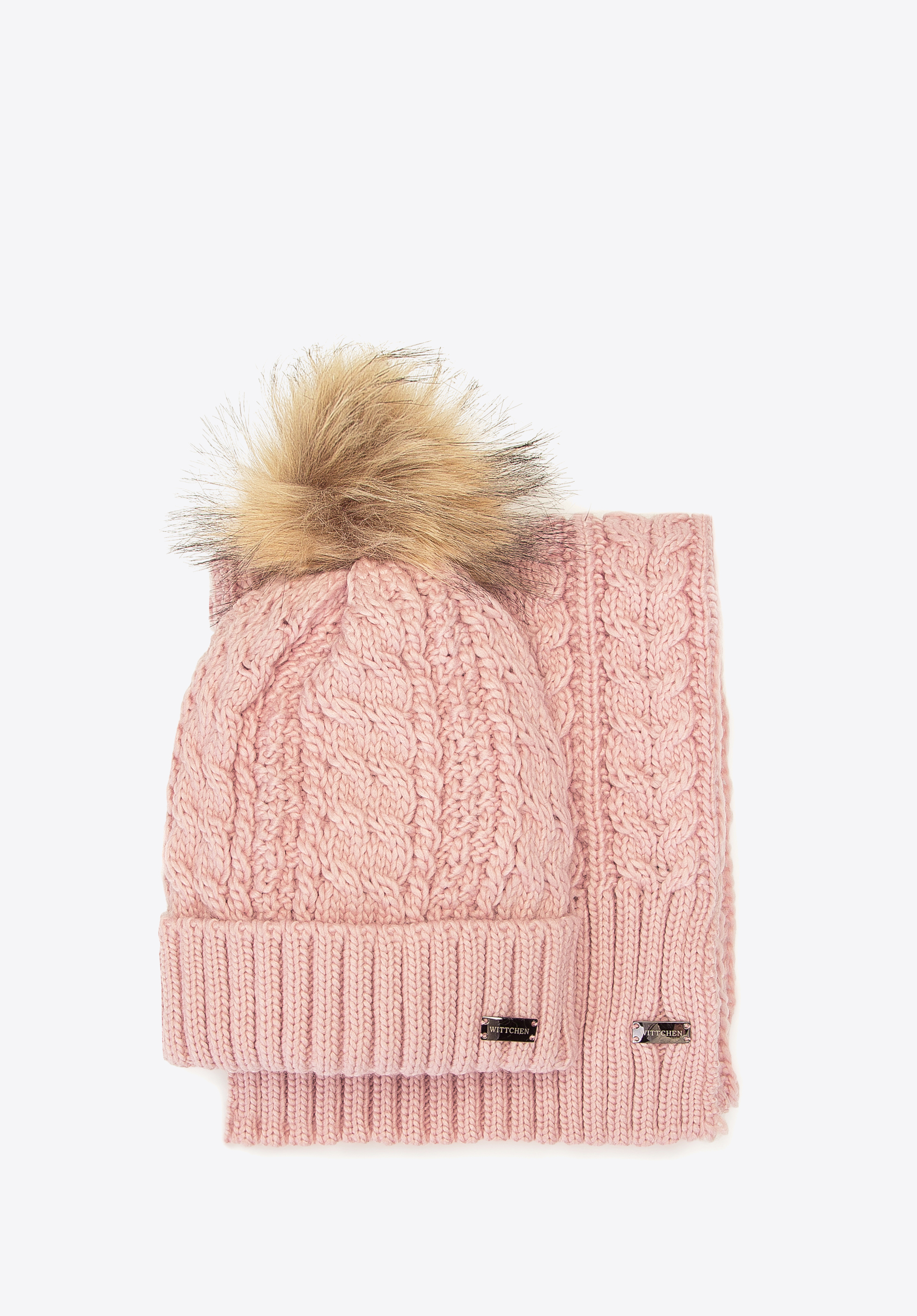 Komplettes Winterset für Damen mit einem Zopfgeflecht