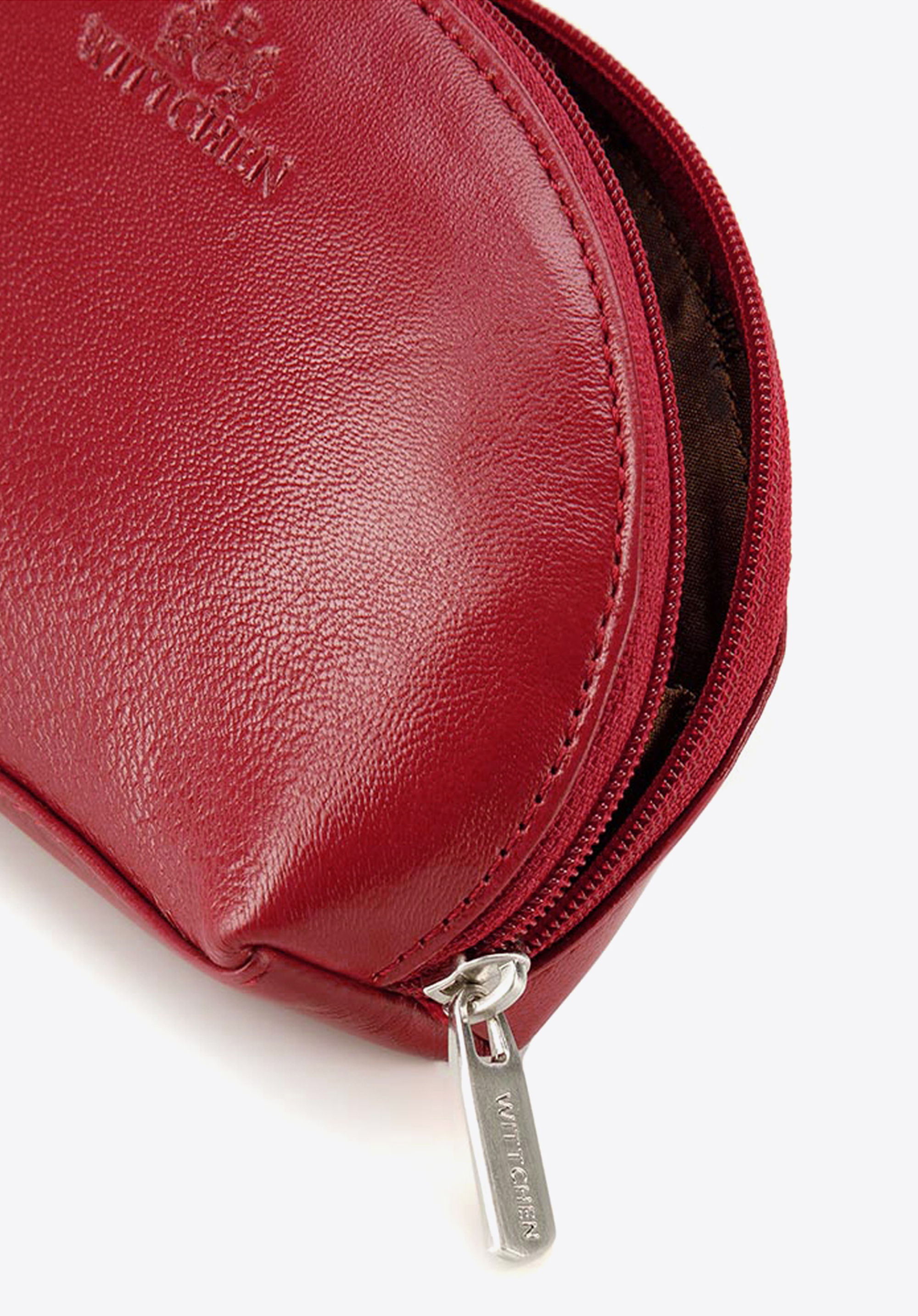 KOSMETIKTASCHE AUS LEDER IN HALBRUNDER FORM