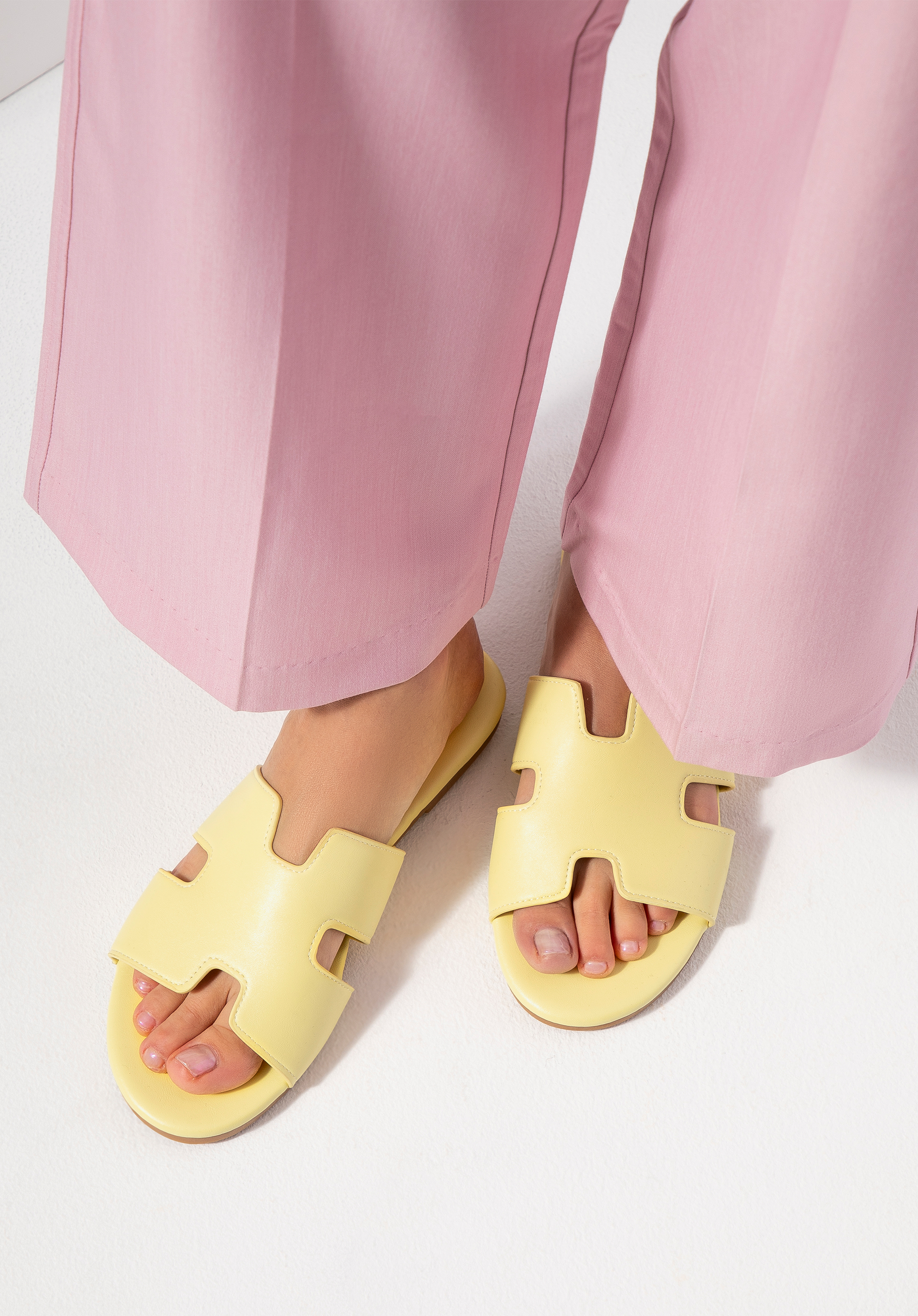 Női bőr szandál 'H' kivágással, sárga, 100-DP-809-5-36, Fénykép 2