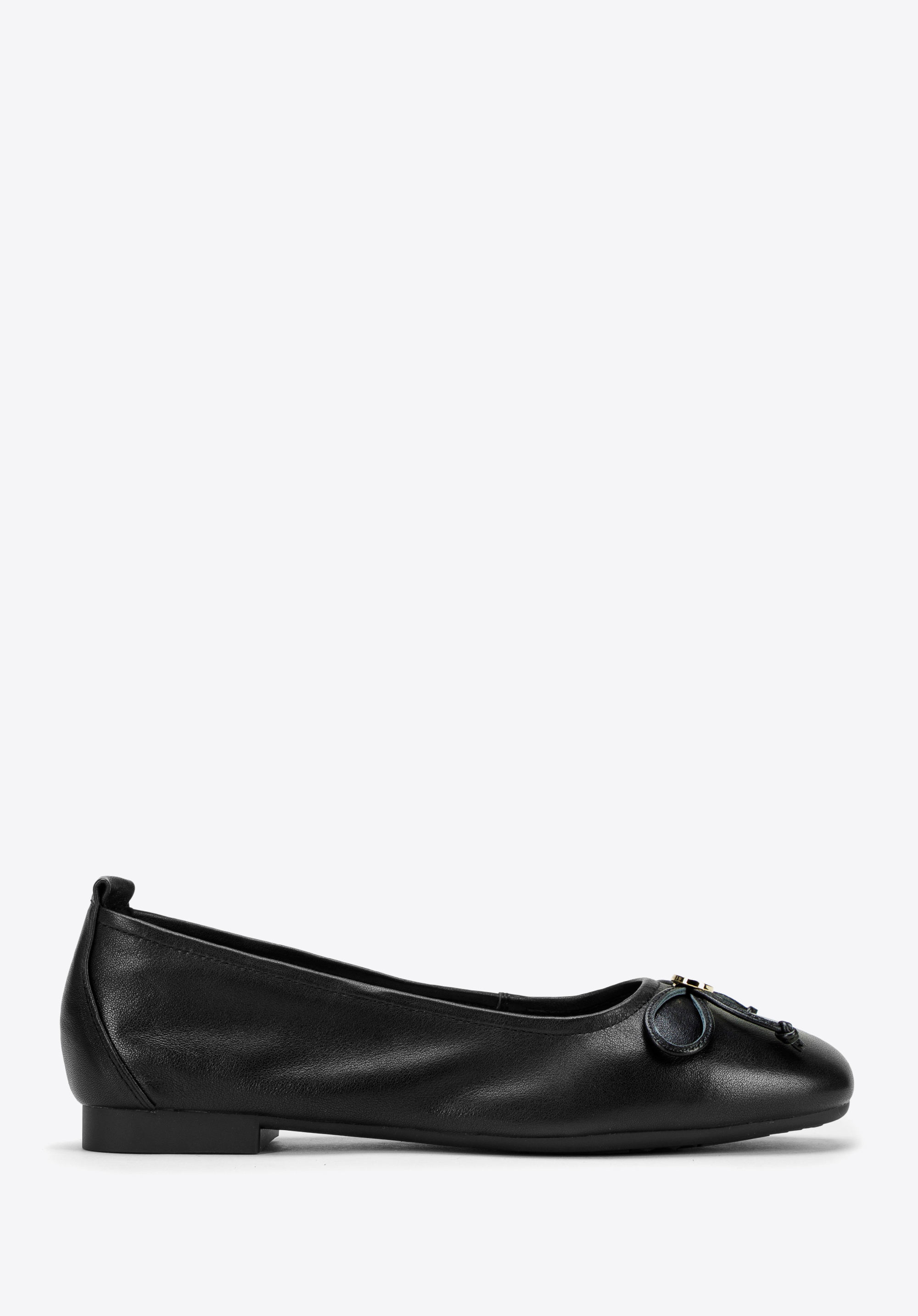 Ballerinas aus weichem Leder mit Schliefe und Monogramm