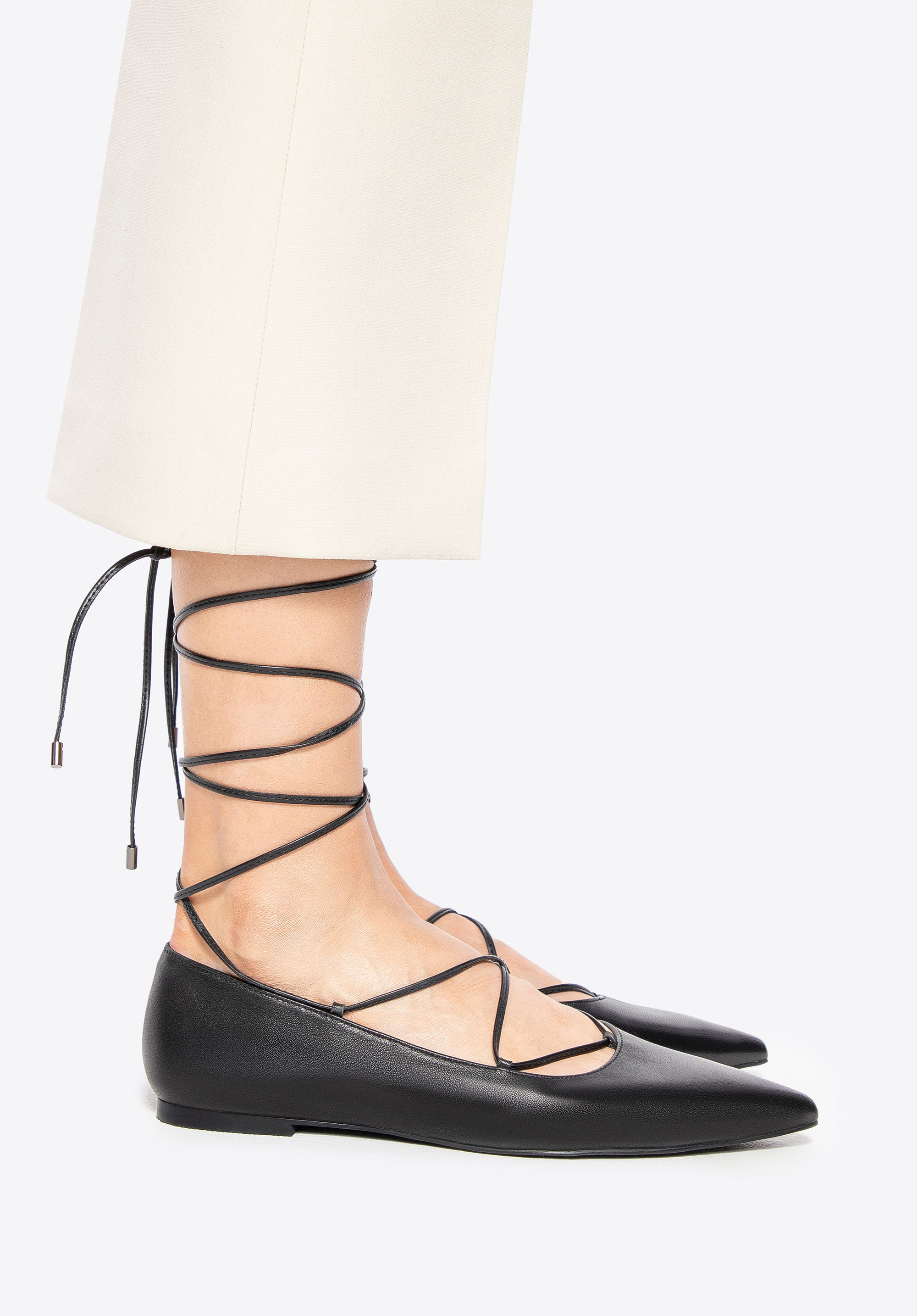 Ballerinas aus Naturleder mit spitzer Schuhspitze, schwarz, 100-D-501-1-35, Bild 1