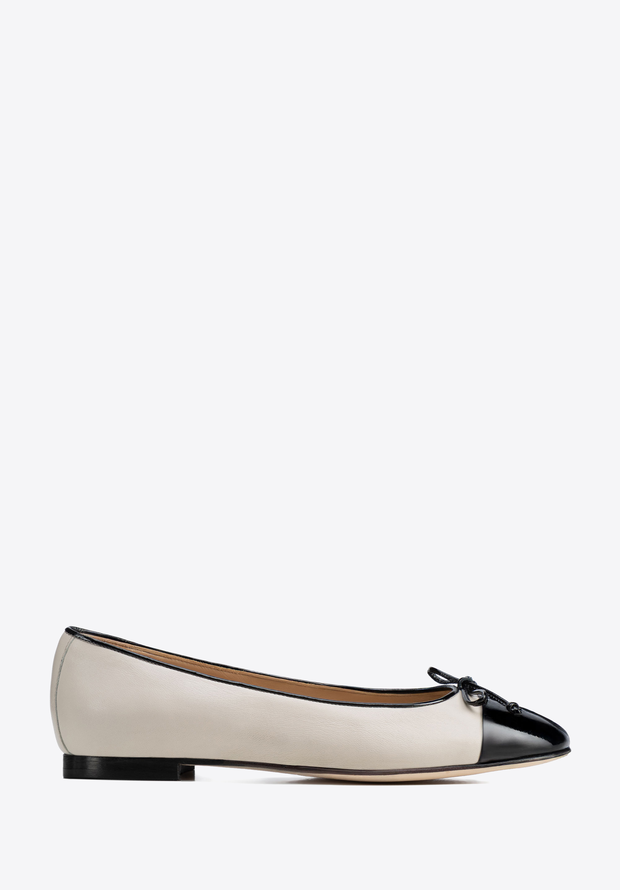 Lederballerinas mit dekorativer Schleife, schwarz-beige, 102-D-104-9-37, Bild 1