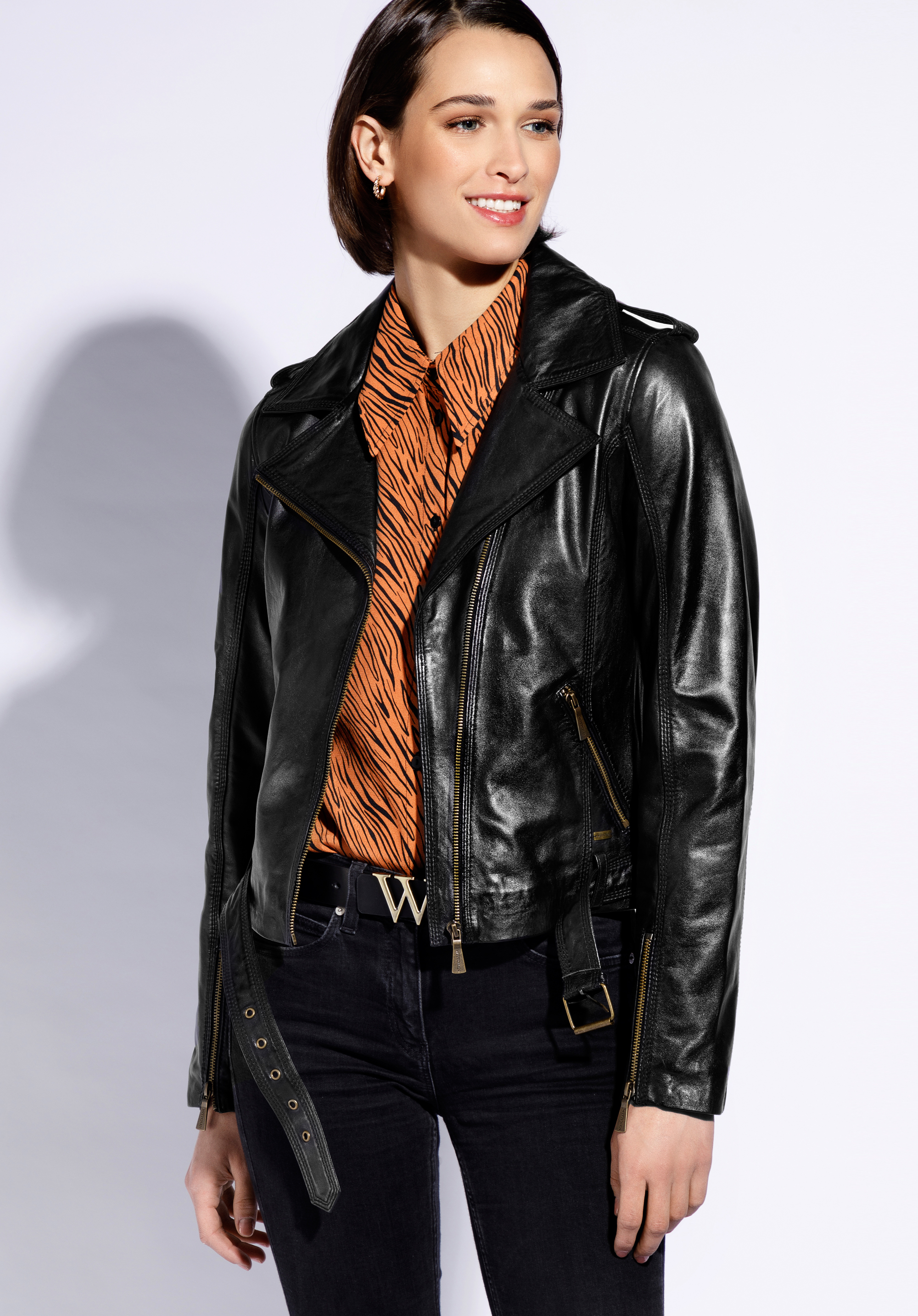 Damen-Lederjacke mit Schulterklappen und Riemen, schwarz, 96-09-801-1-2XL, Bild 1