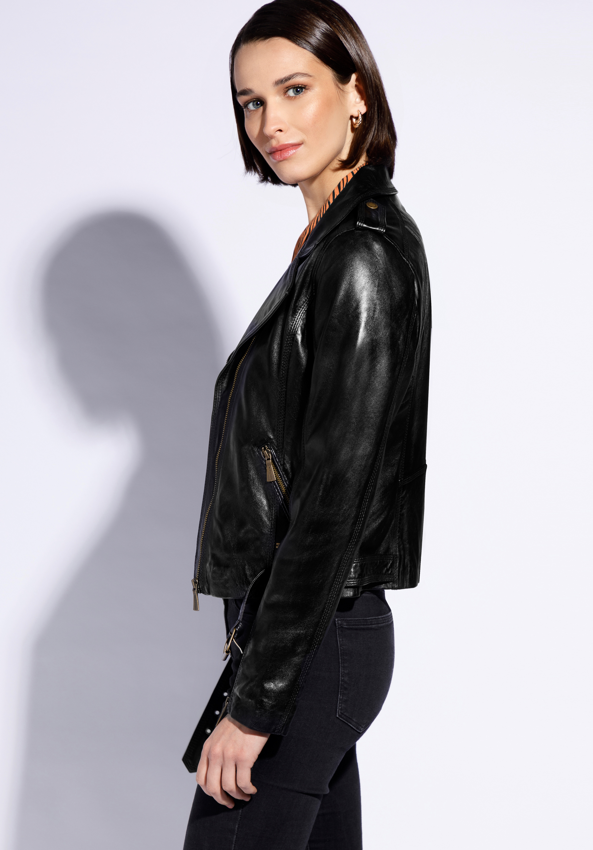 Damen-Lederjacke mit Schulterklappen und Riemen, schwarz, 96-09-801-1-2XL, Bild 1