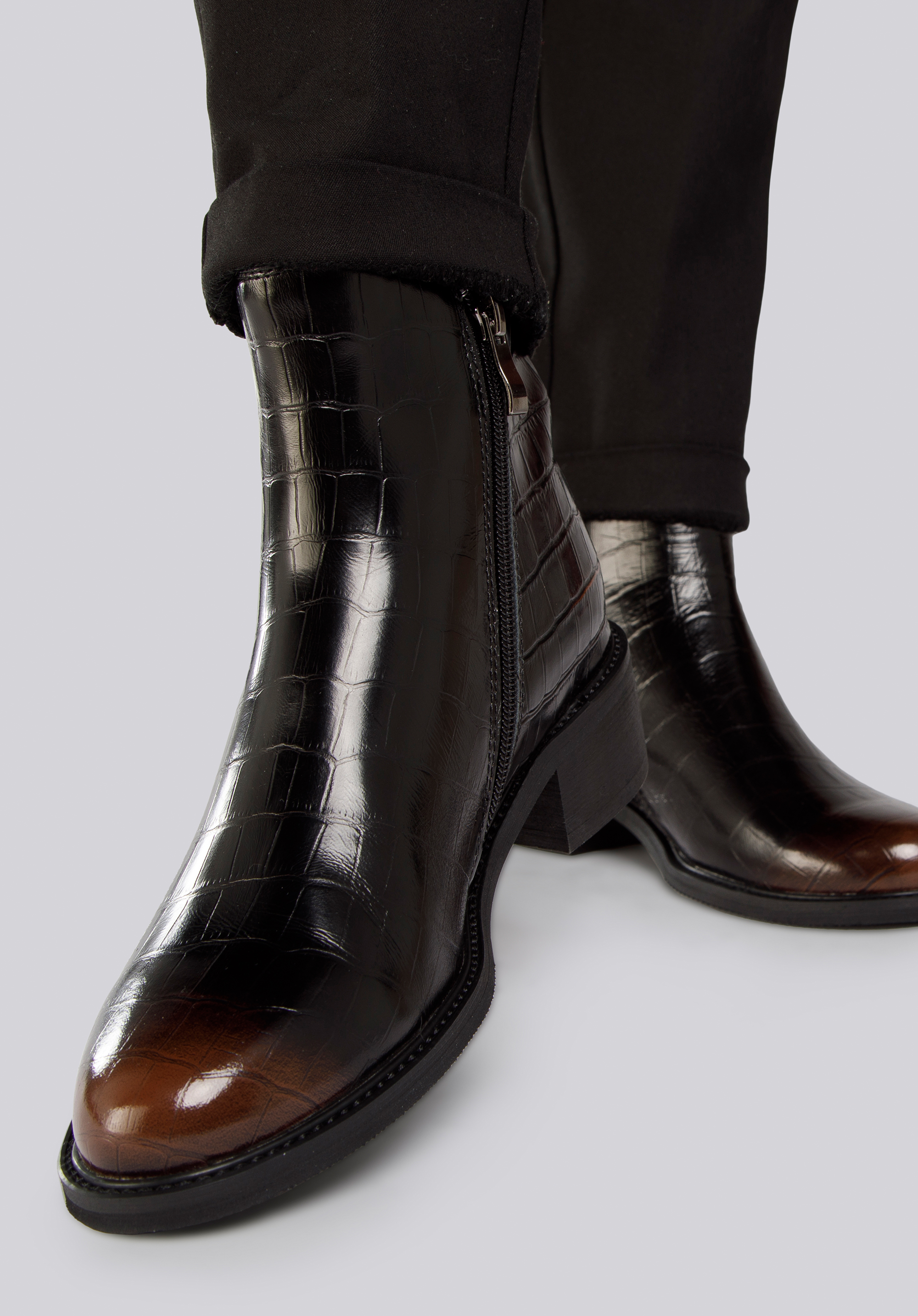 Stiefelette aus Kroko-Leder mit Reißverschluss, schwarz-braun, 93-D-506-4-35, Bild 1
