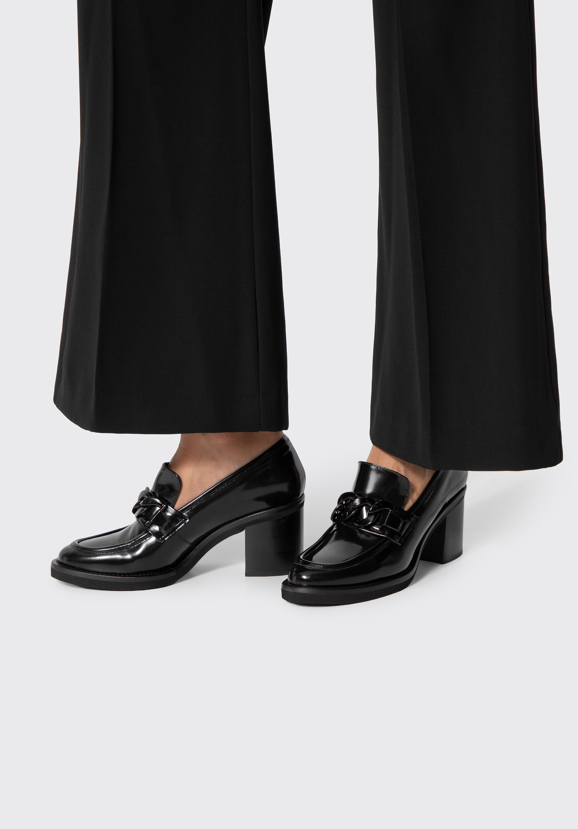Damen-Loafer aus Leder mit Blockabsatz und Zierkette, schwarz, 103-D-103-1-38, Bild 1