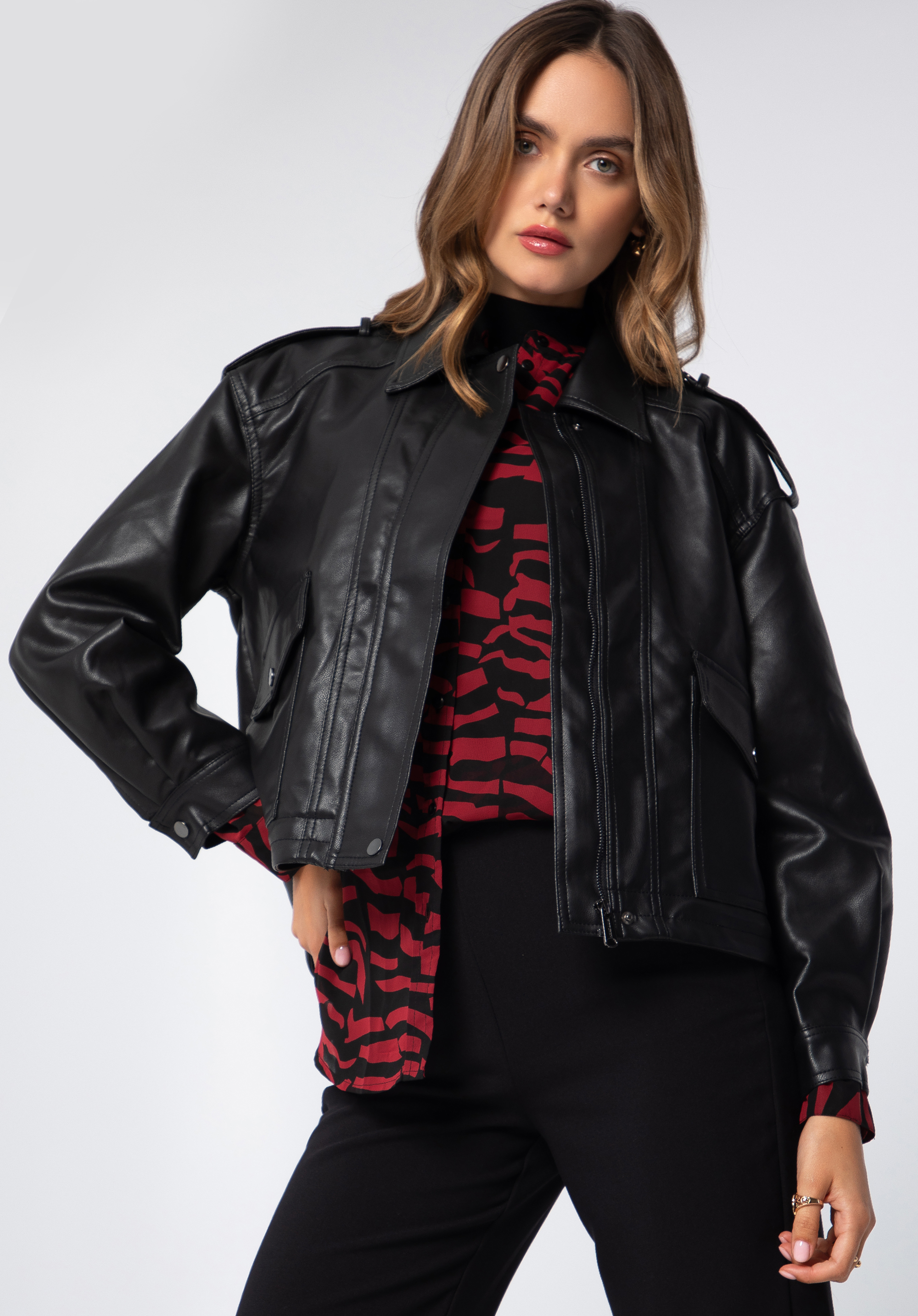 Damenjacke aus Öko-Leder mit großen Taschen- Oversize, schwarz, 97-9P-105-1-M, Bild 1