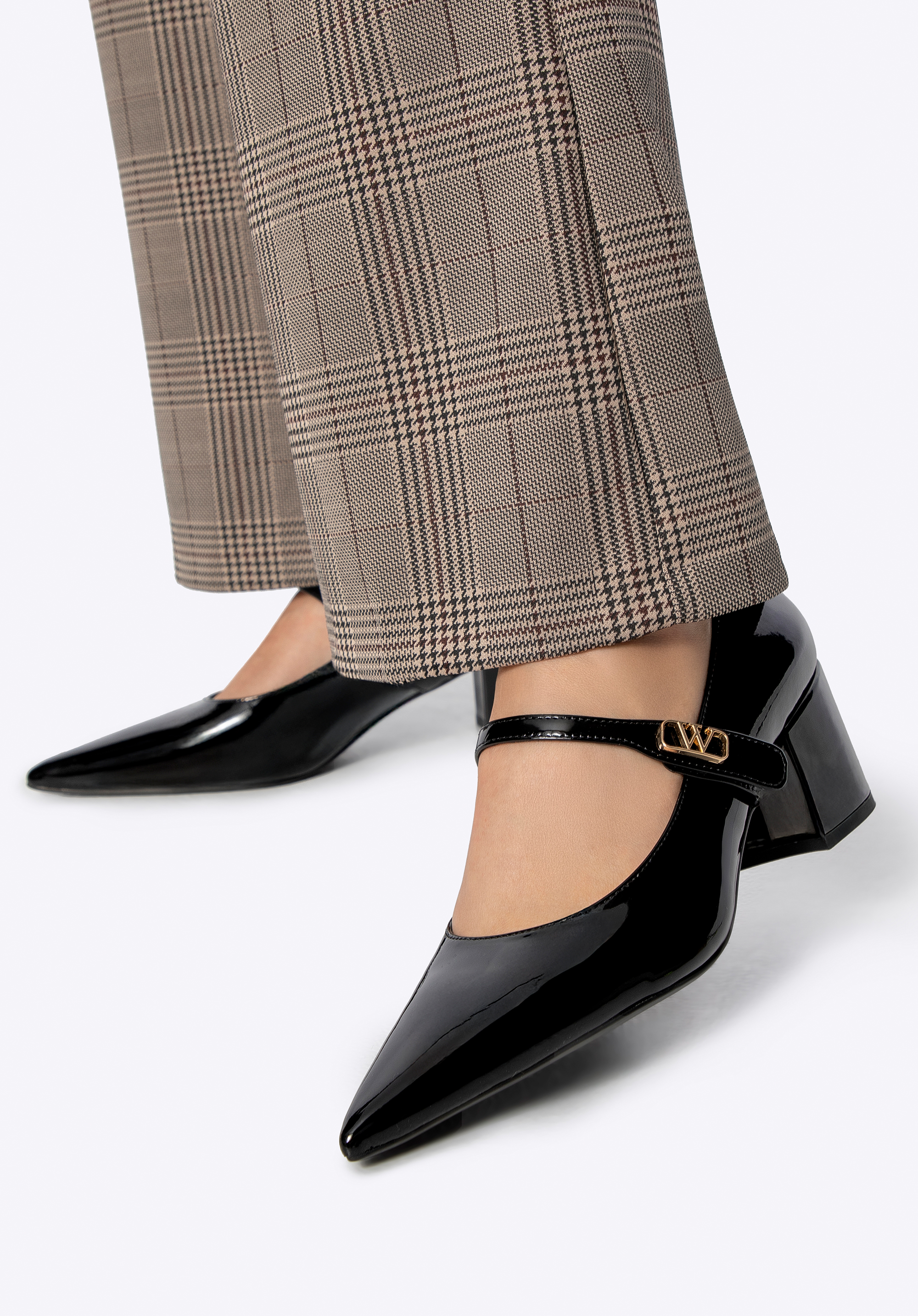 Damen-Pumps aus Lackleder mit spitzer Spitze, schwarz, 101-D-403-1-38, Bild 1