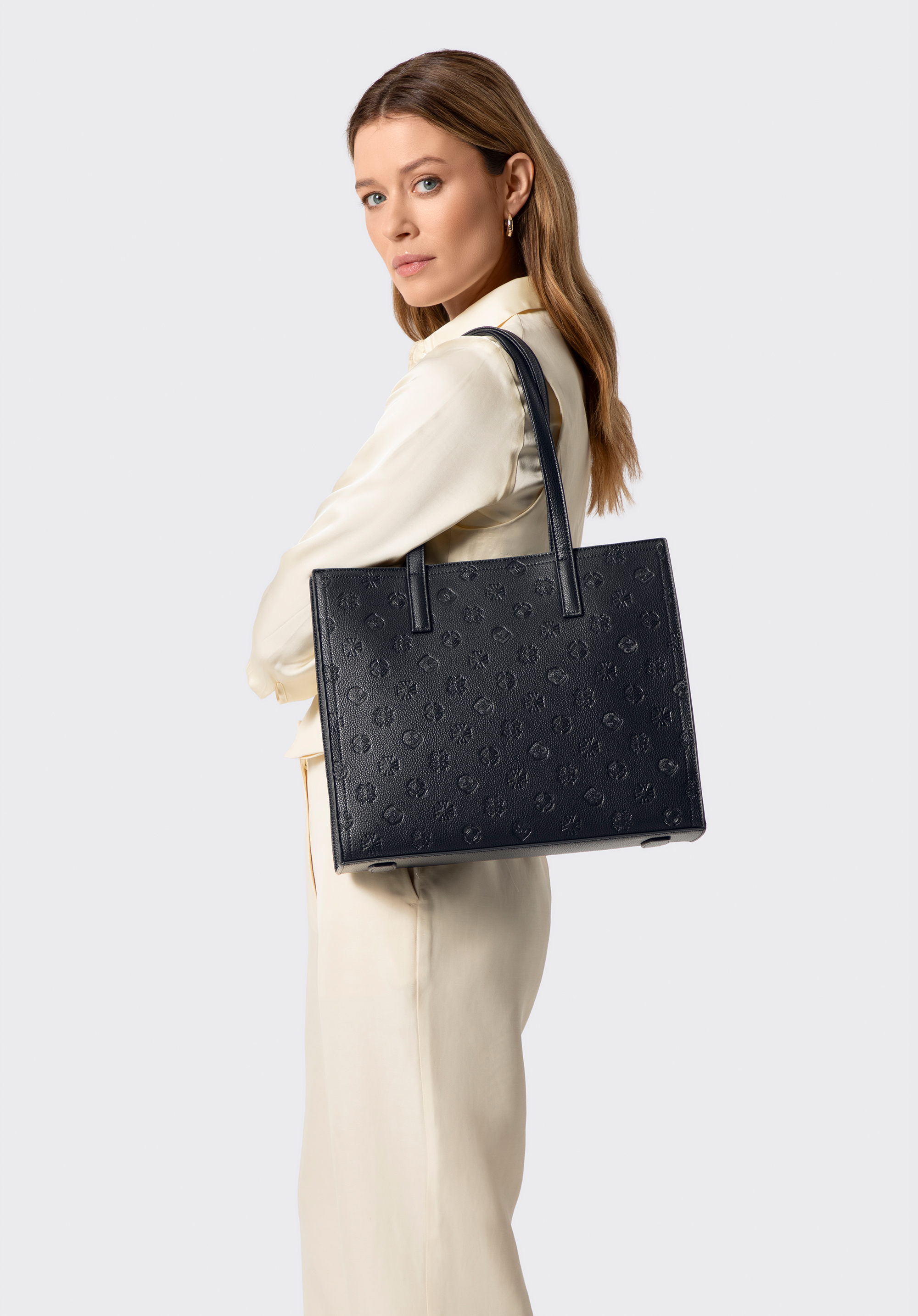 Damen-Shopper aus Kunstleder mit geprägtem Monogramm, schwarz, 101-4Y-P04-1, Bild 1