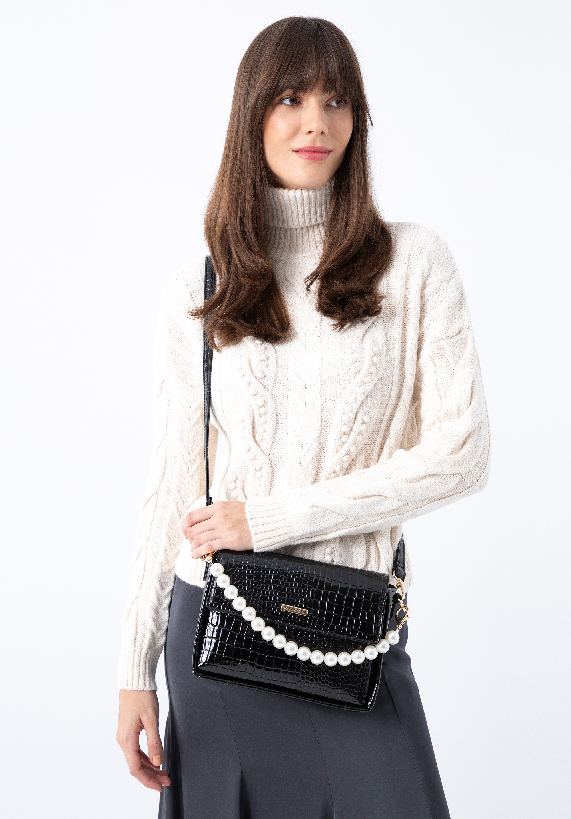 Kleine Damen-Handtasche mit Perlenhenkel