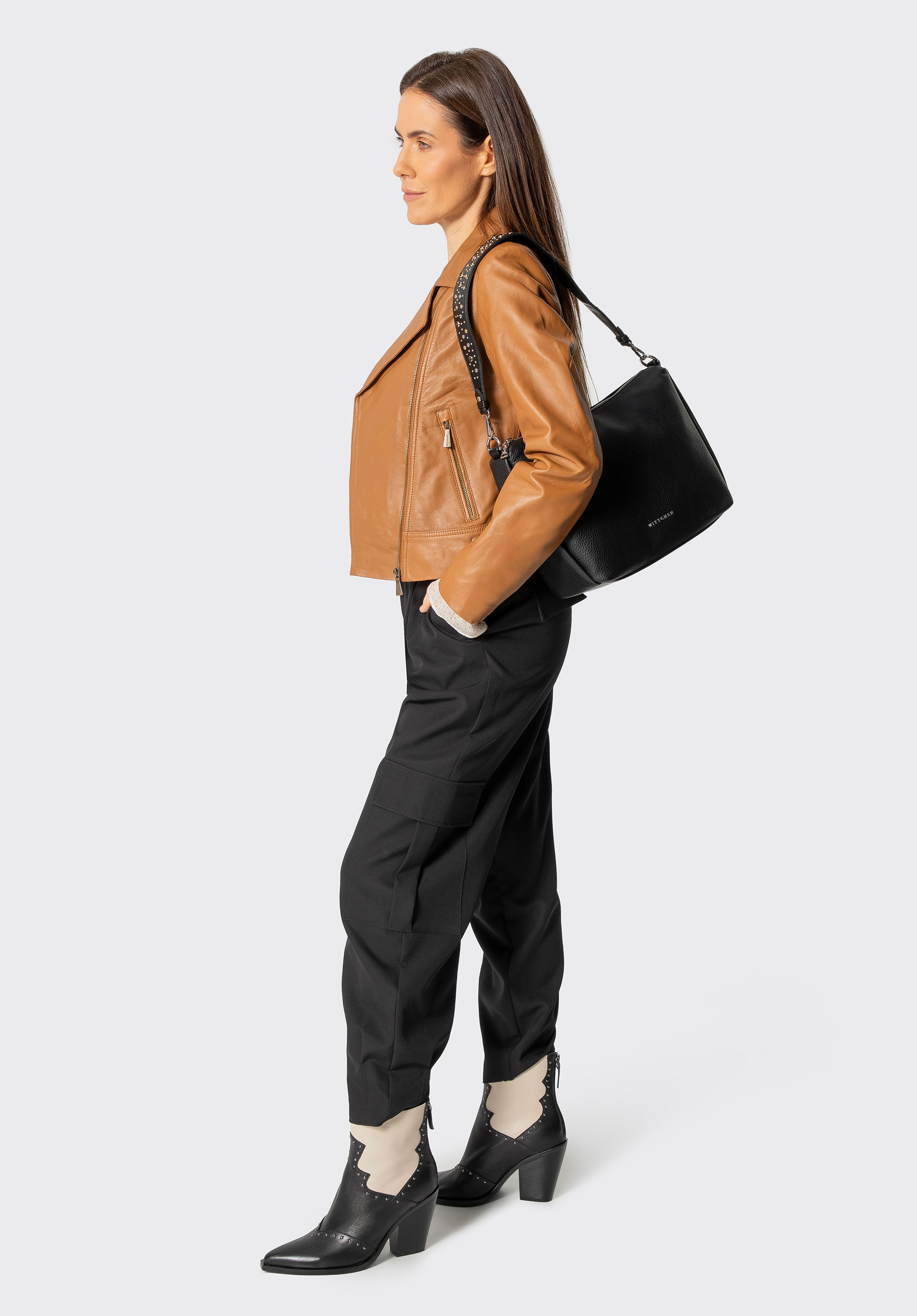 Damen-Umhängetasche aus Kunstleder mit Nieten, schwarz, 101-4Y-706-1, Bild 1