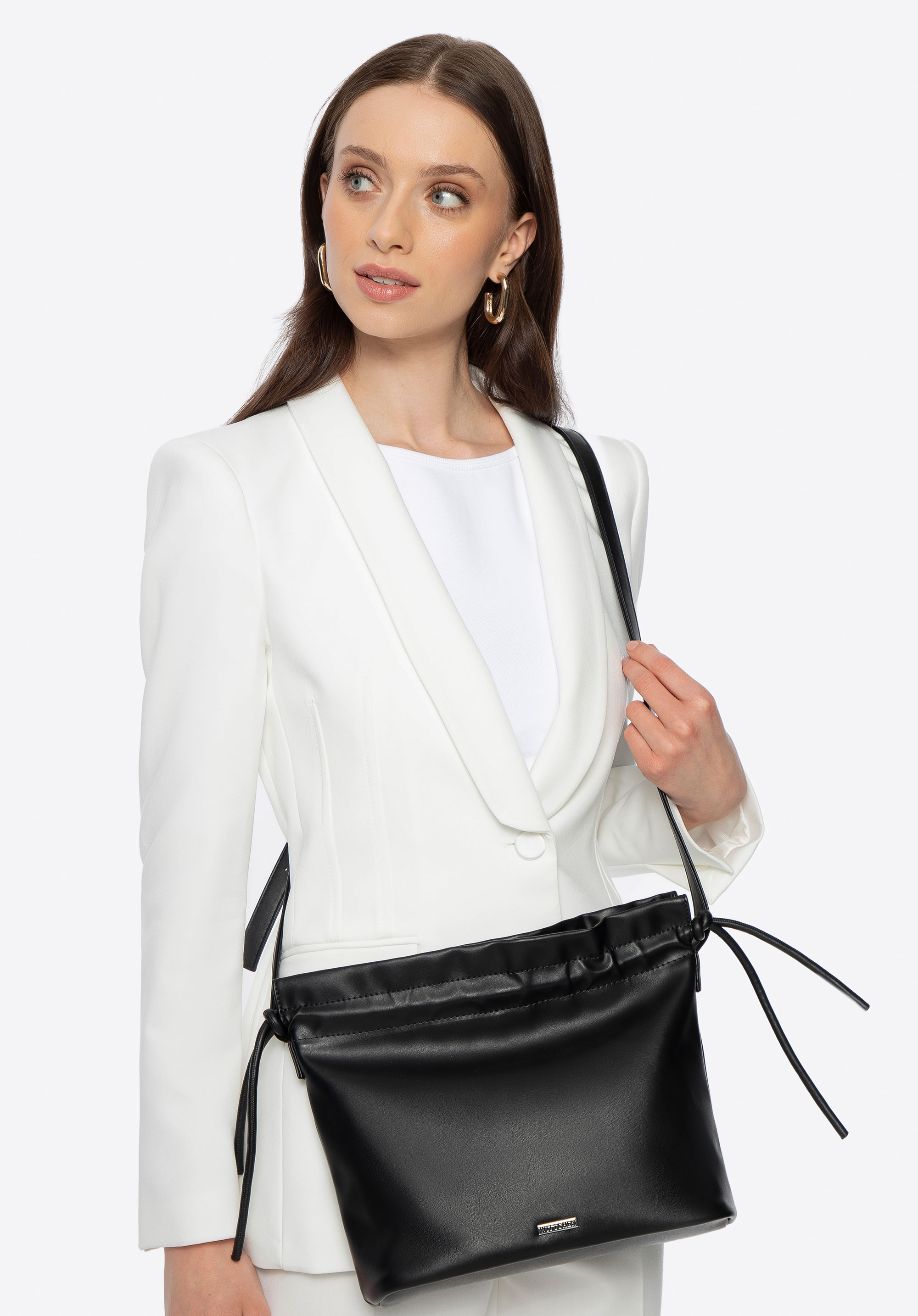 Damen Umhängetasche mit dekorativen Details, schwarz, 100-4Y-435-1, Bild 1